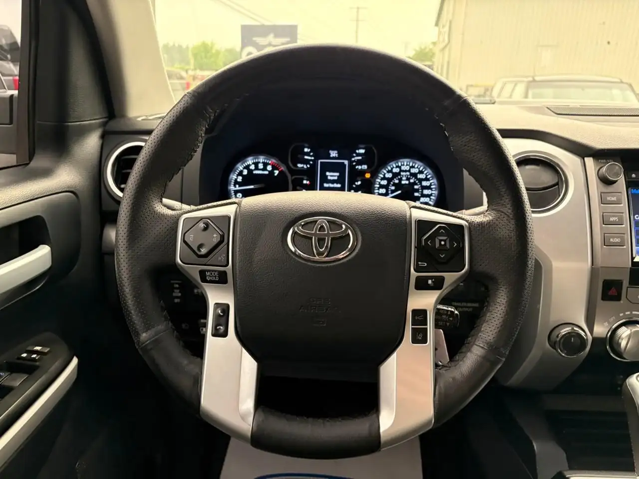 Toyota Tundra снимка Toyota Tundra