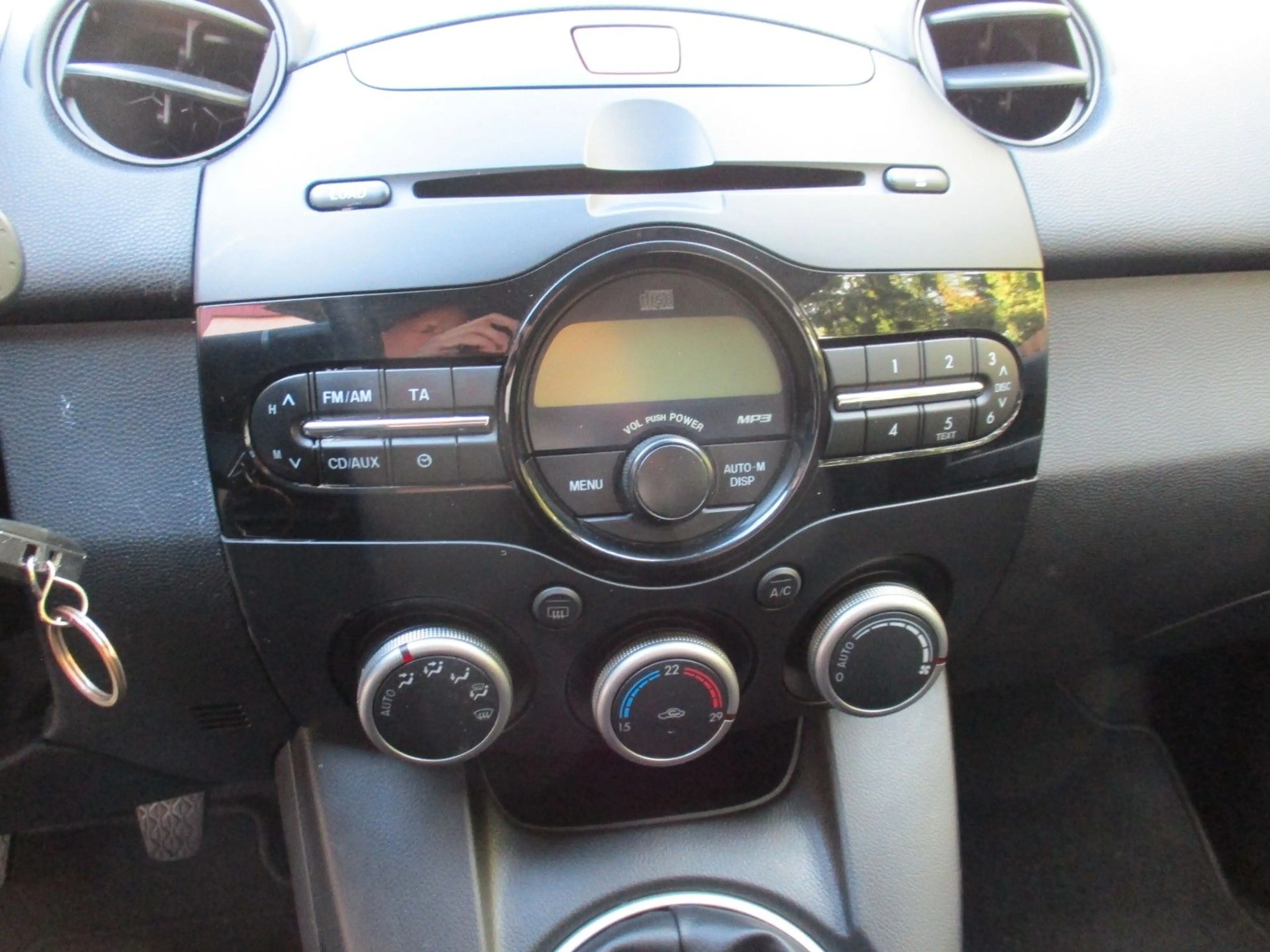 Mazda 2 Lim. 1.3 Edition / Klima / TÜV neu — photo 11
