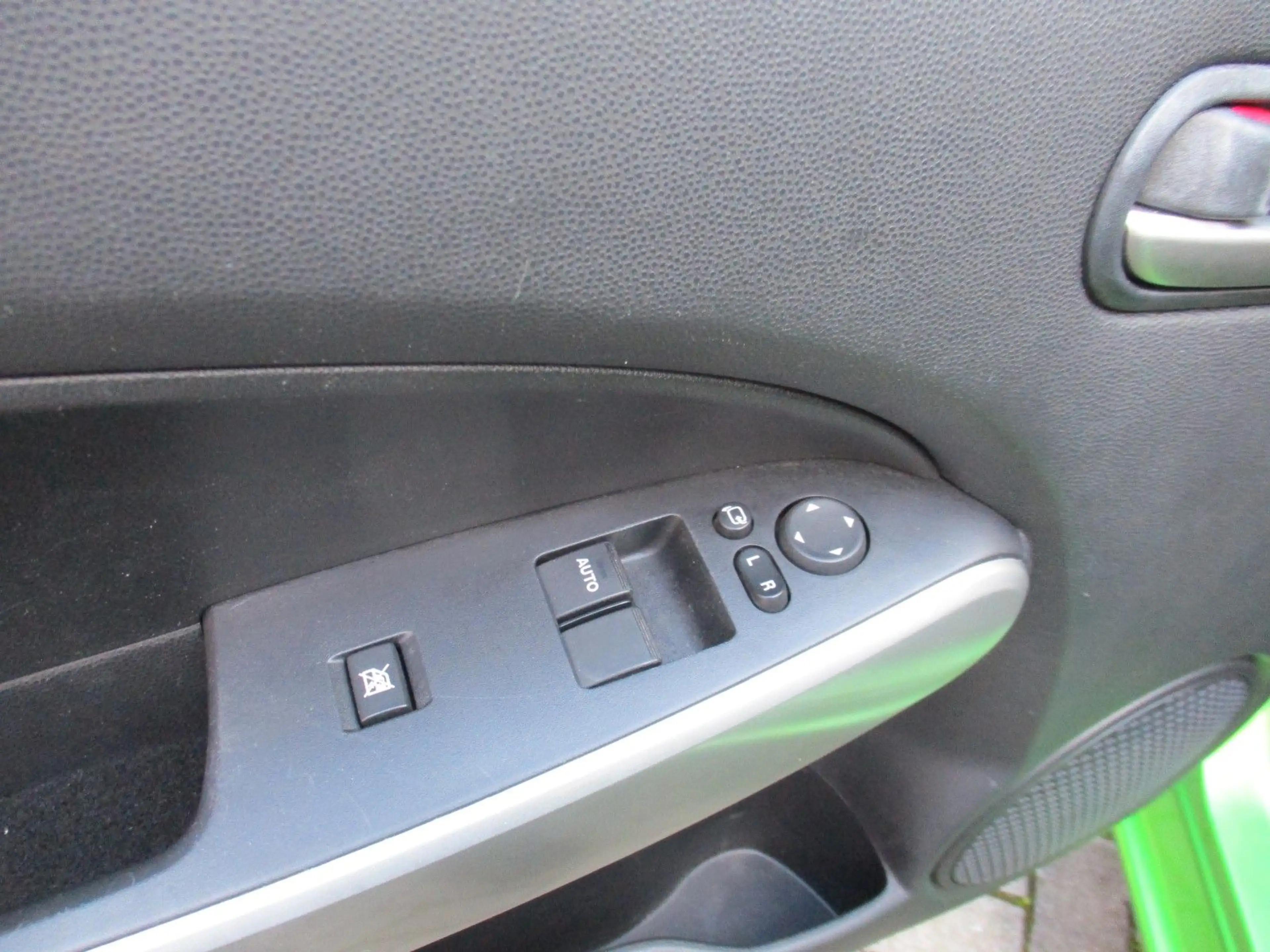 Mazda 2 Lim. 1.3 Edition / Klima / TÜV neu — photo 12