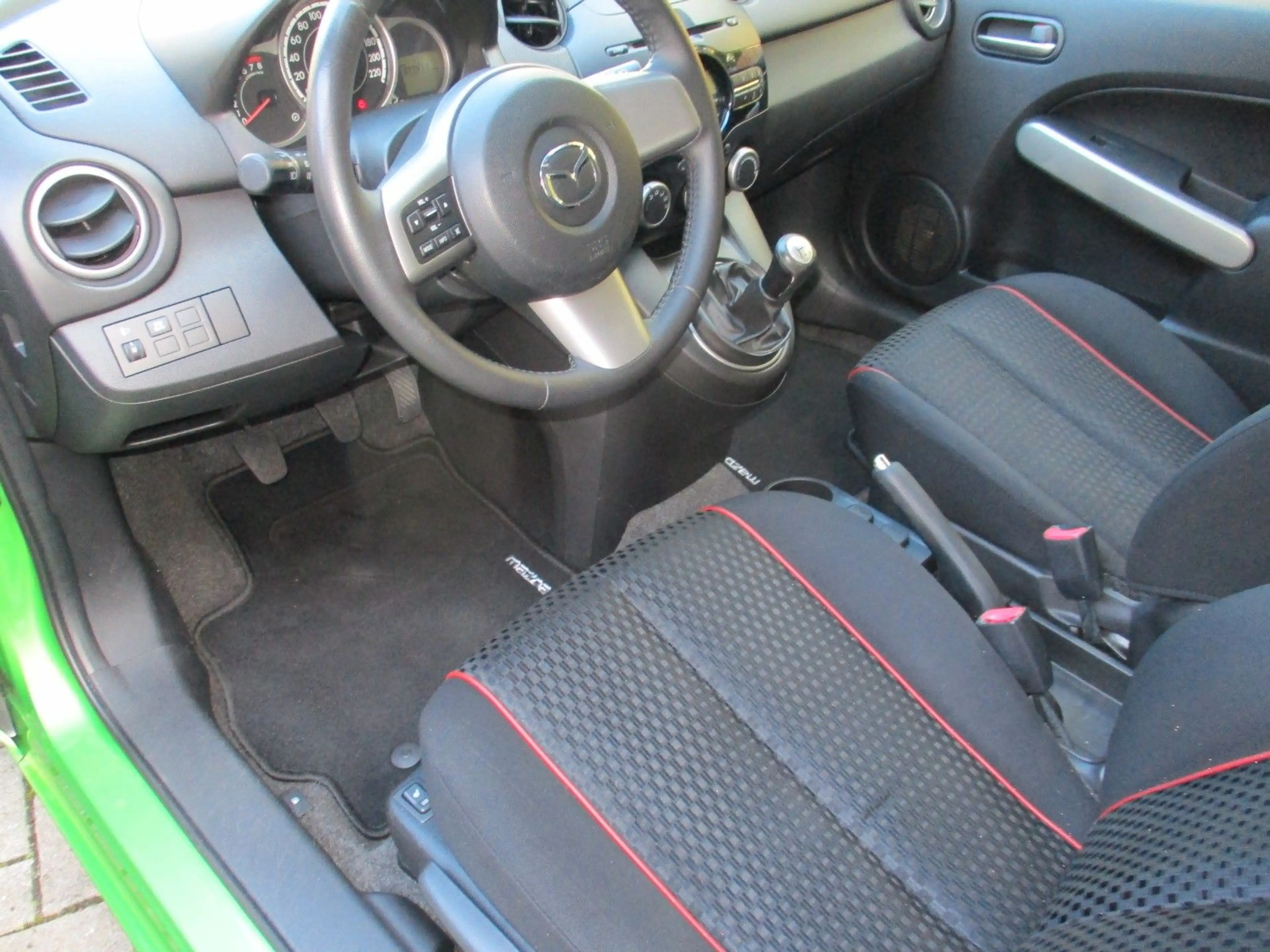 Mazda 2 Lim. 1.3 Edition / Klima / TÜV neu — photo 13