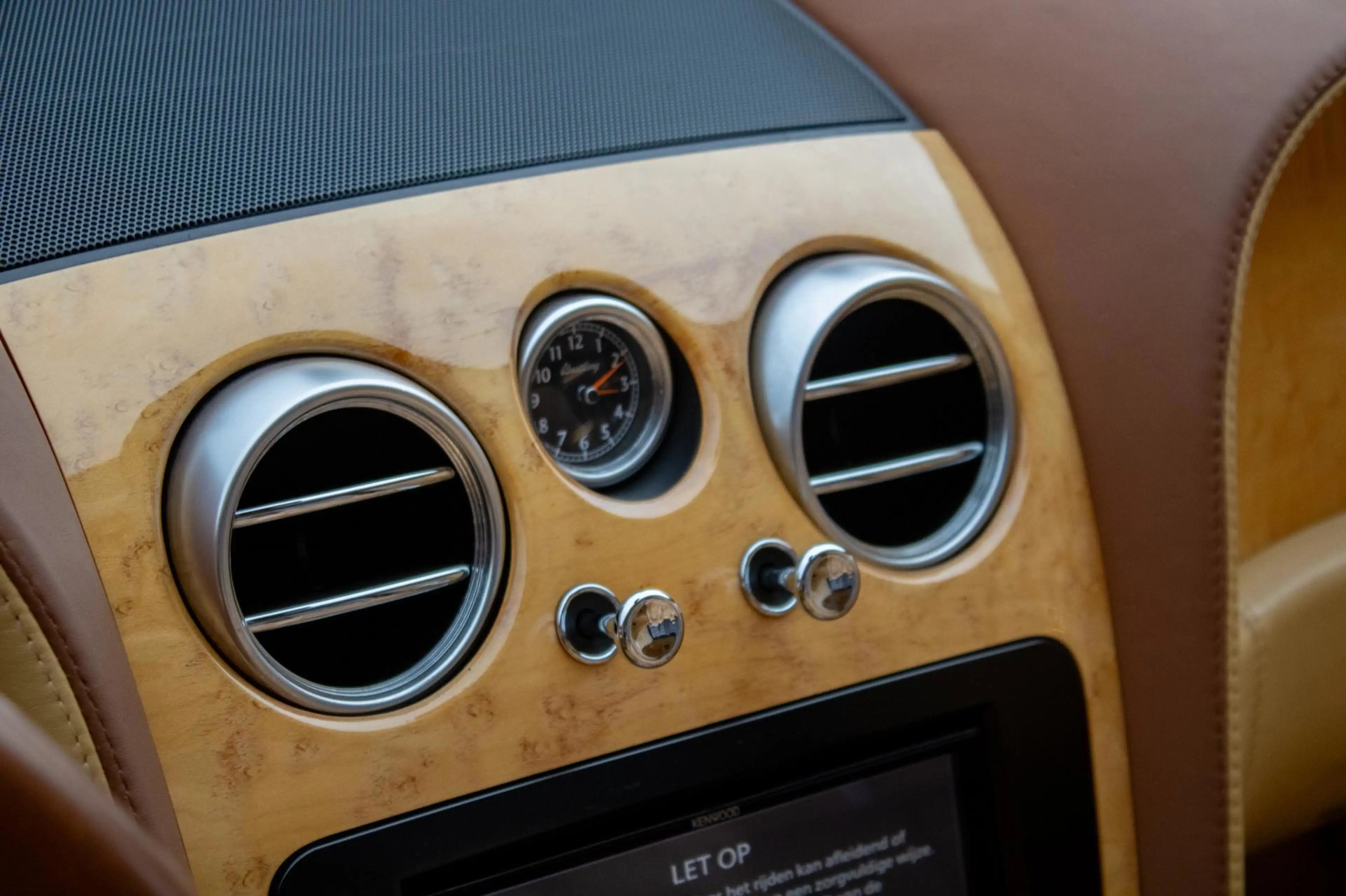 Bentley Continental GTC 6.0 W12 — photo 11