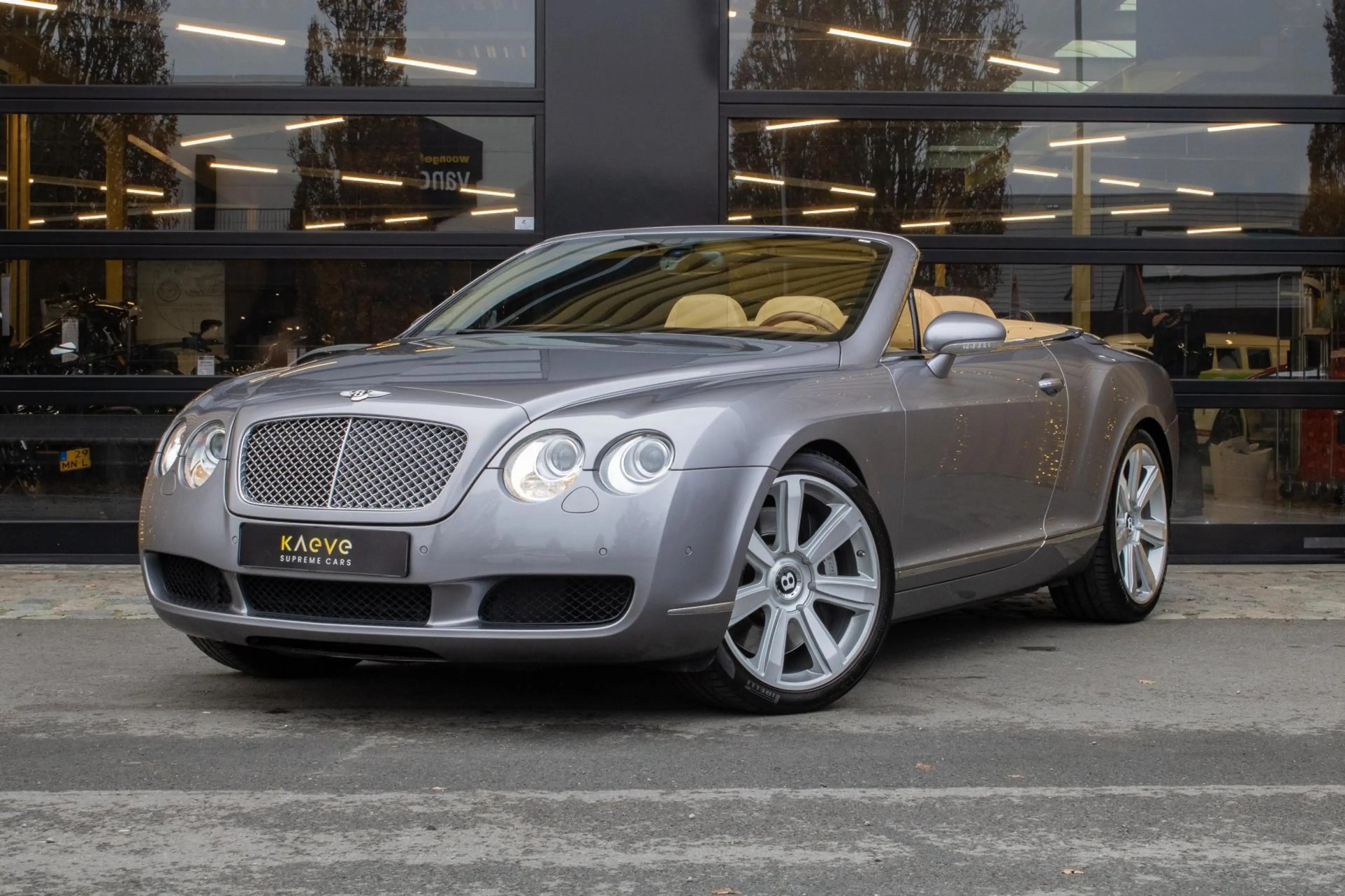 Bentley Continental GTC 6.0 W12 — photo 14