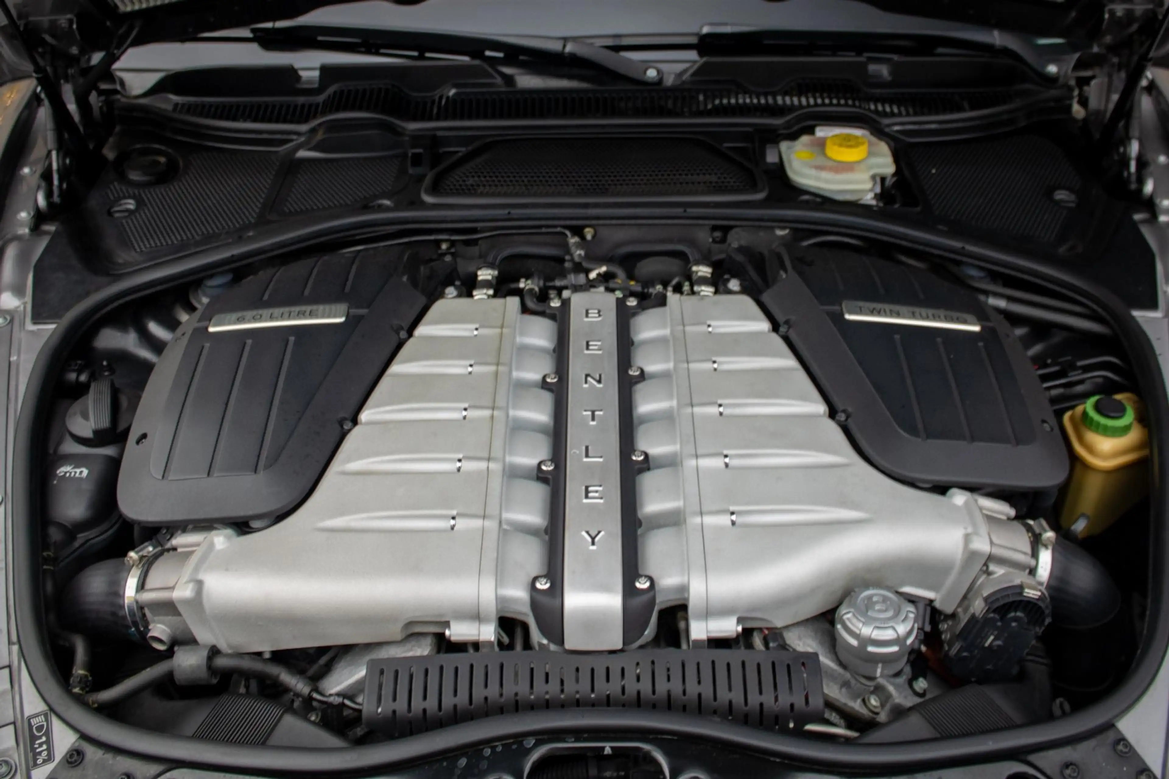 Bentley Continental GTC 6.0 W12 — photo 16