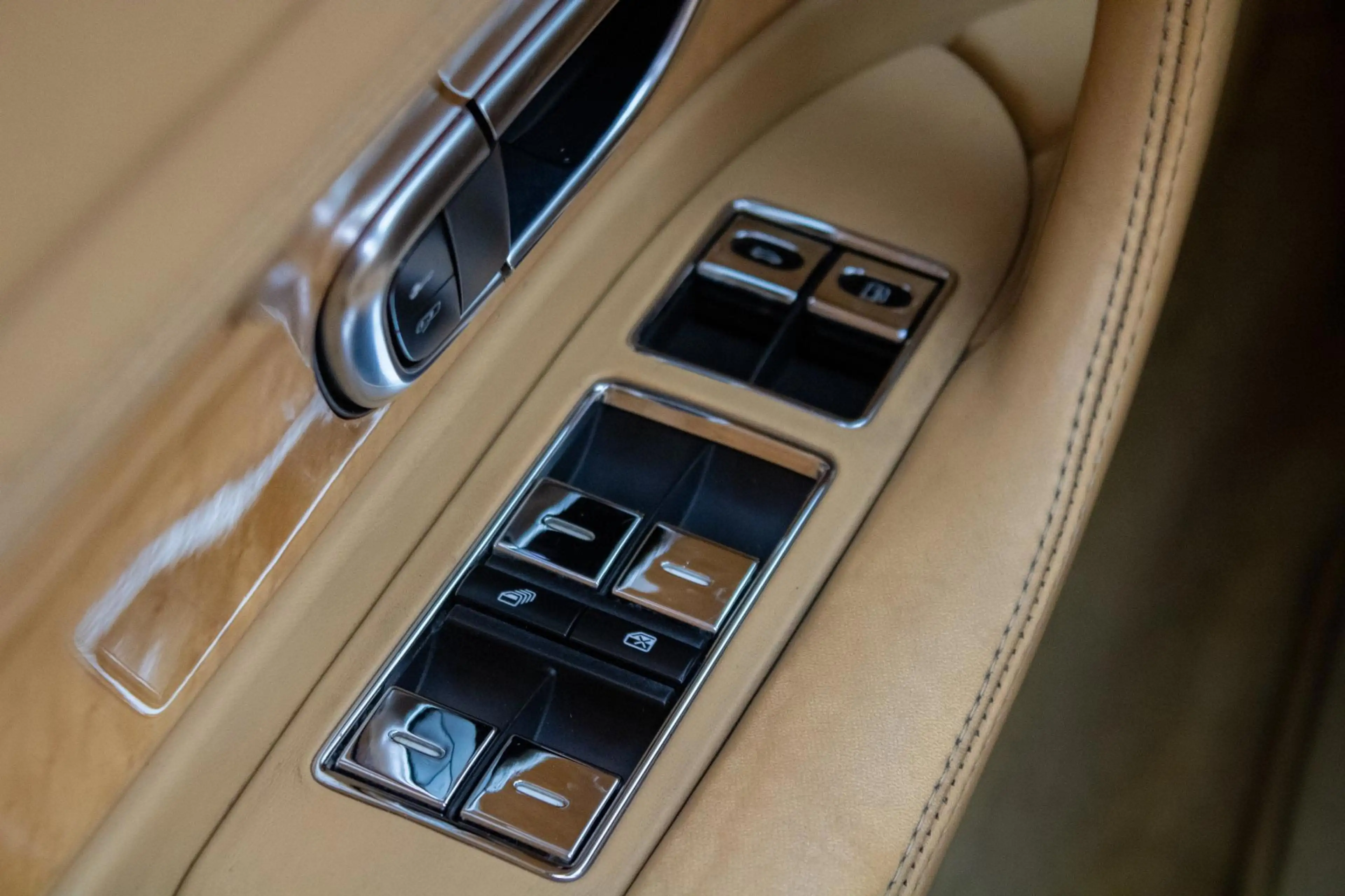 Bentley Continental GTC 6.0 W12 — photo 15