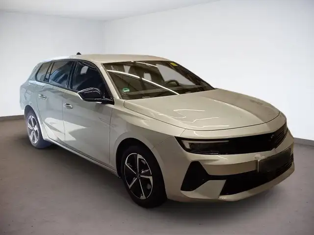 Opel Astra view 2