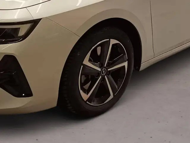 Opel Astra view 8