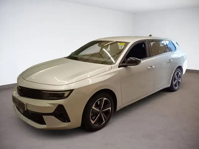 Opel Astra view 3