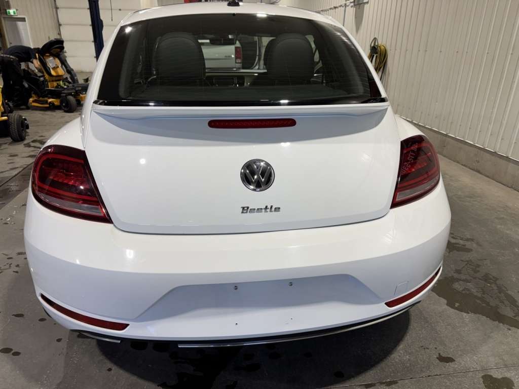 2019 Volkswagen Beetle Édition Wolfsburg — снимка 1