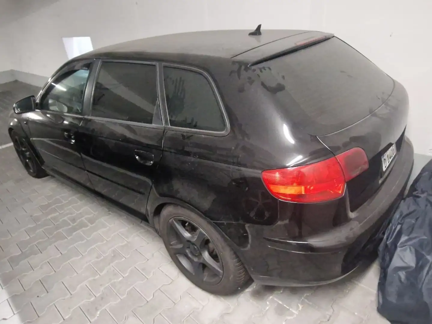 Audi A3 2.0 TDI Sportback DPF Ambiente Schwarz - 2