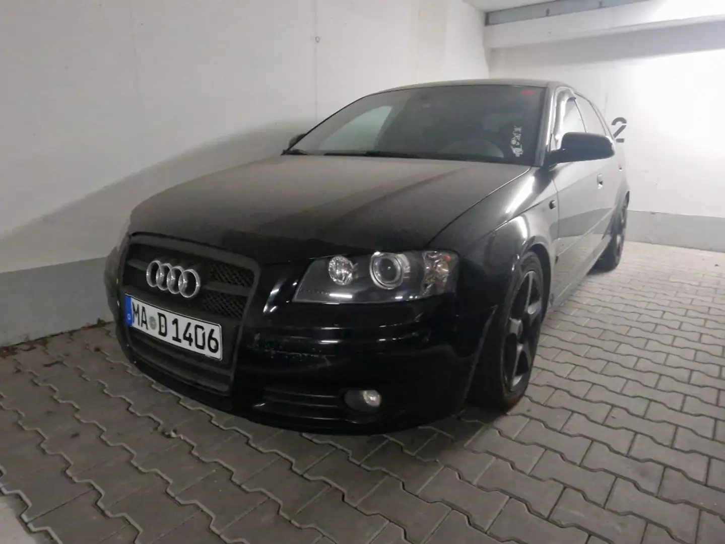 Audi A3 2.0 TDI Sportback DPF Ambiente Schwarz - 1