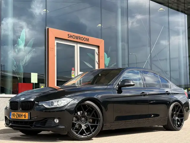 BMW 320 3-serie 320i High Executive | Navi | Leder | 260PK