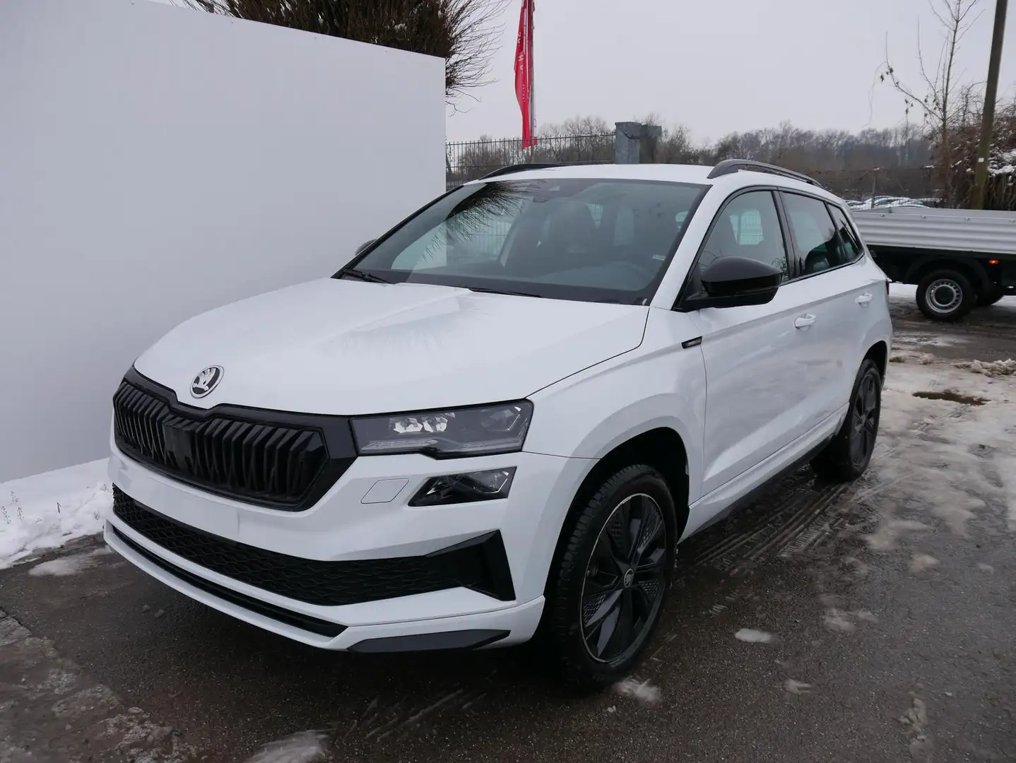 Skoda Karoq Sportline 2.0 TSI 4x4 DSG*AHK*ACC*PDC-HI*LED*SHZ*T Weiß - 2