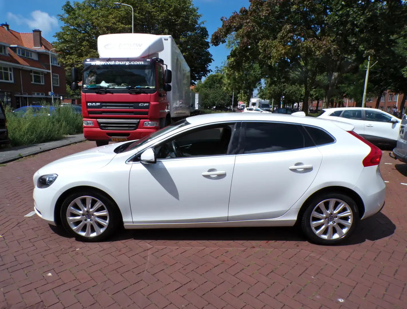 Volvo V40 1.6 D2 Momentum ORGINELE KM STAND NAP AANTOONBAAR. Bianco - 2