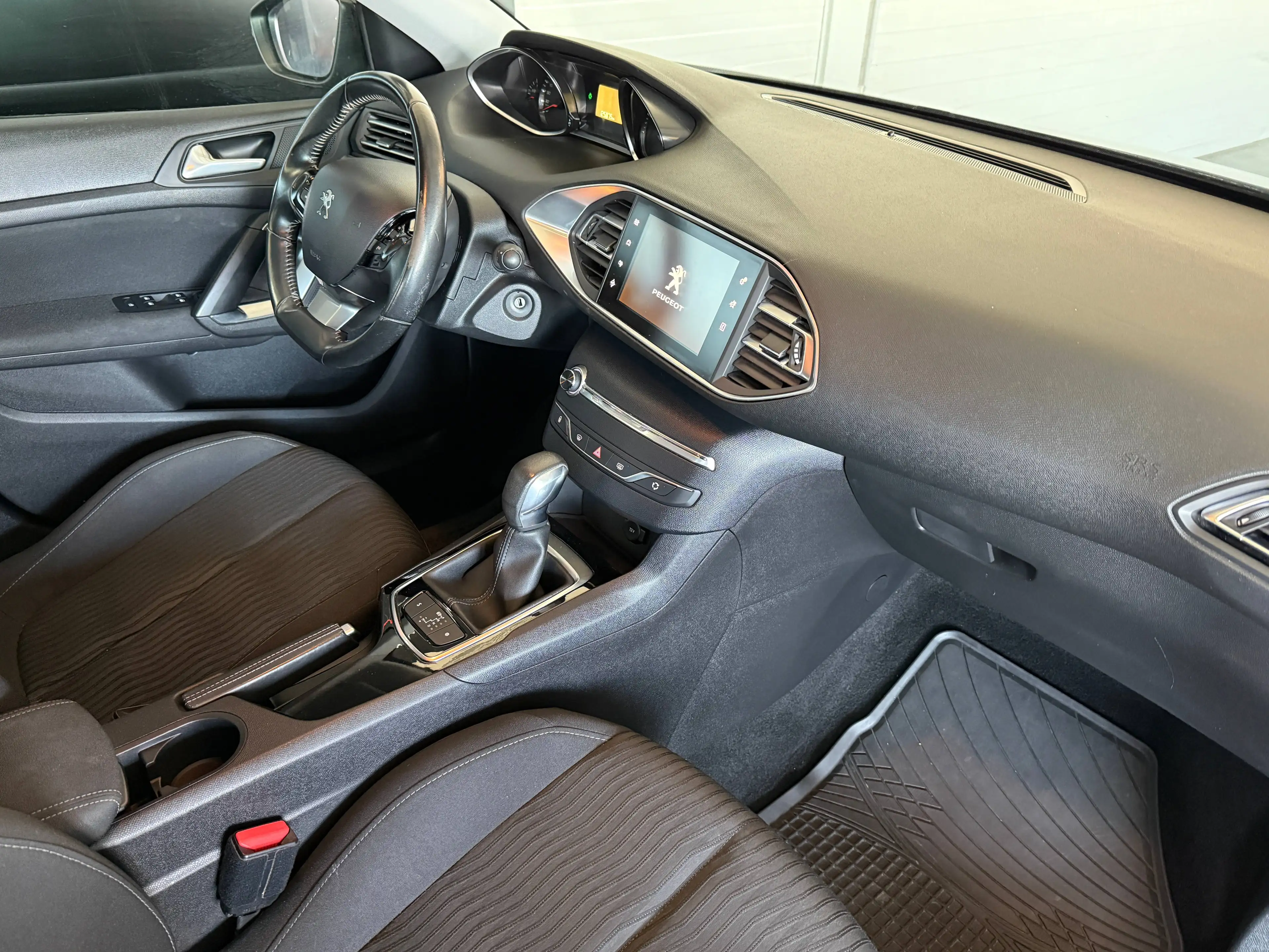 Peugeot 308 SW 1,2 PureTech Aut. Navi *Kamera Active Tausch Finanzierung — photo 15