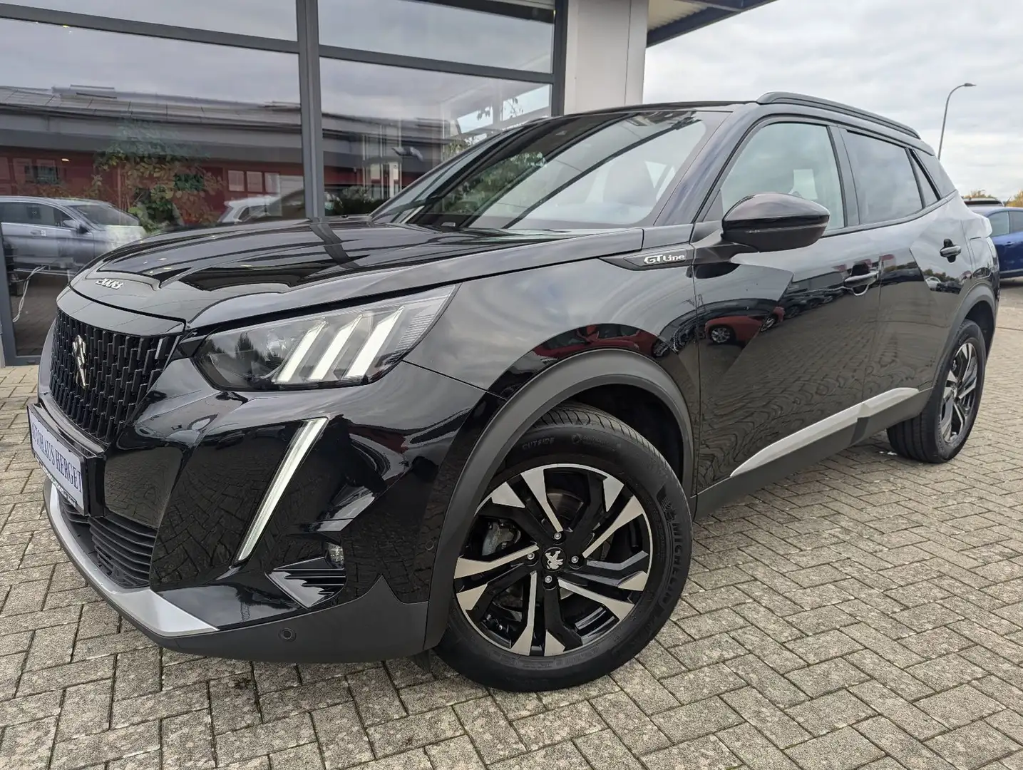 Peugeot 2008 Puretech 130 GT-LINE Schwarz - 1