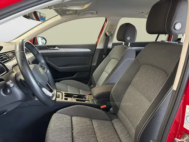 Volkswagen Passat view 10