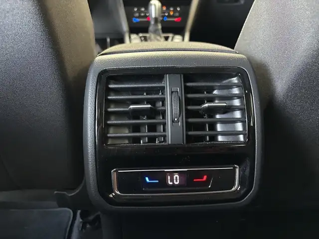 Volkswagen Passat view 12