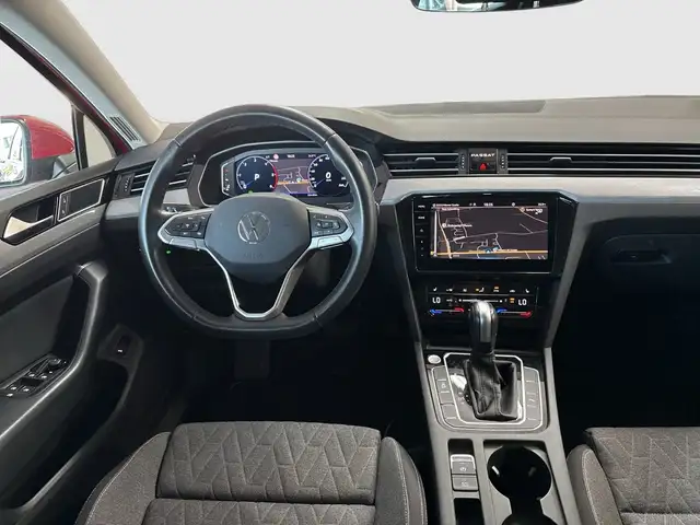 Volkswagen Passat view 9