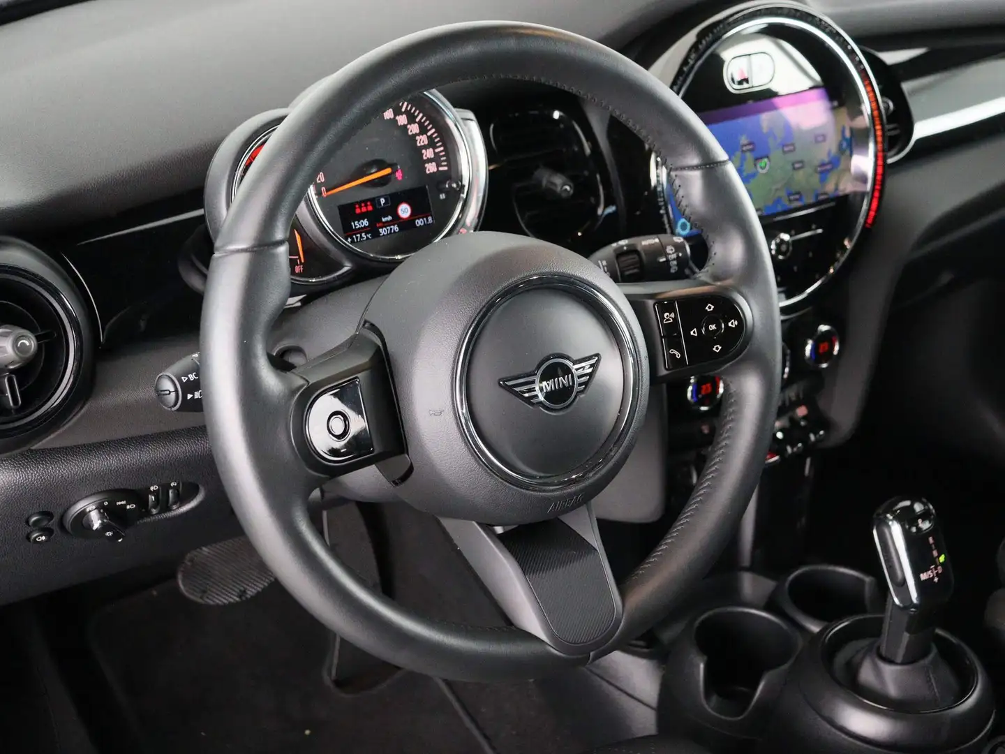 MINI Cooper 5-deurs Camden Edition Aut. Verde - 2