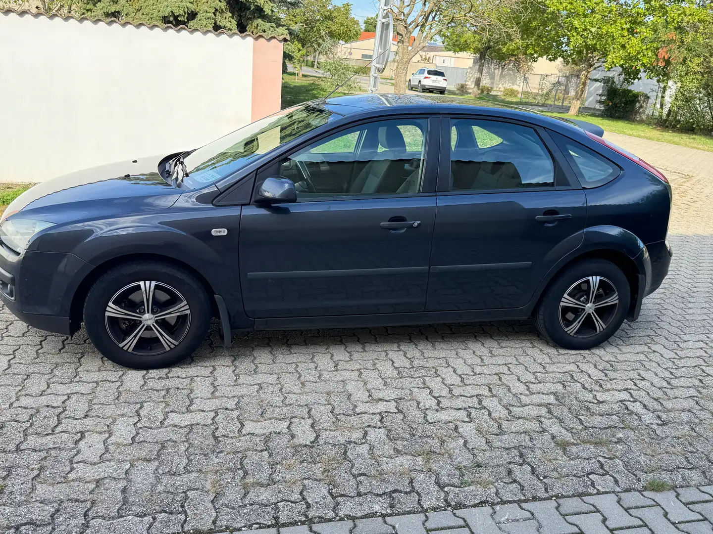 Ford Focus Focus Trend 1,6 TDCi Trend Blau - 1