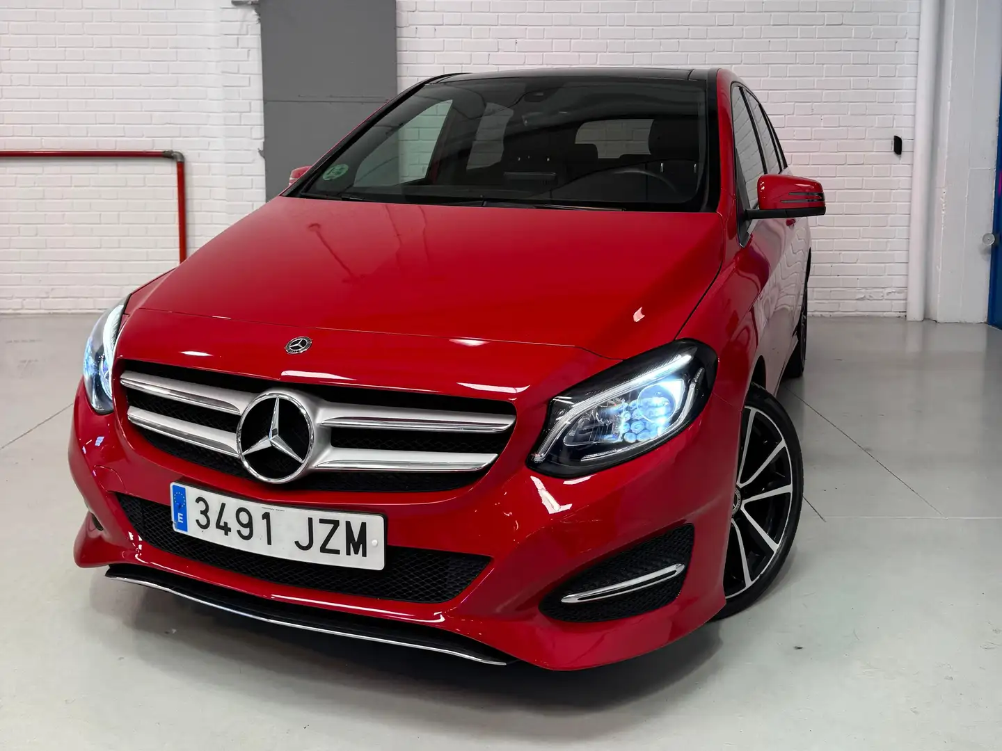 Mercedes-Benz B 180 180d Rouge - 1
