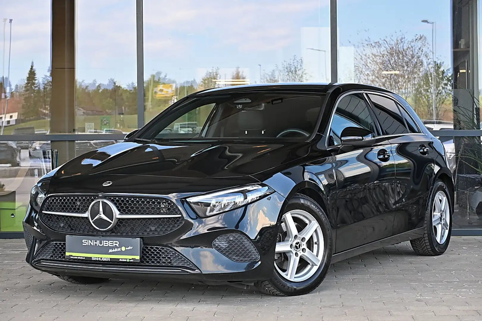 Mercedes-Benz A 200 d Aut. LED, Navi, Kamera, Spurhalte, Dachhimmel... Schwarz - 1