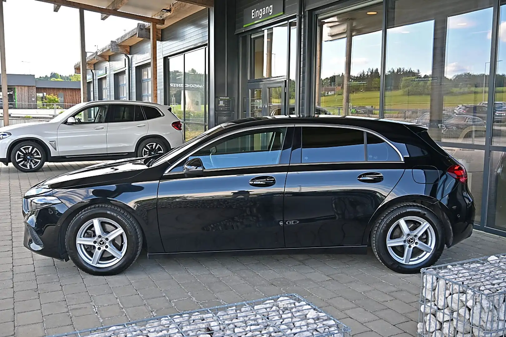 Mercedes-Benz A 200 d Aut. LED, Navi, Kamera, Spurhalte, Dachhimmel... Schwarz - 2