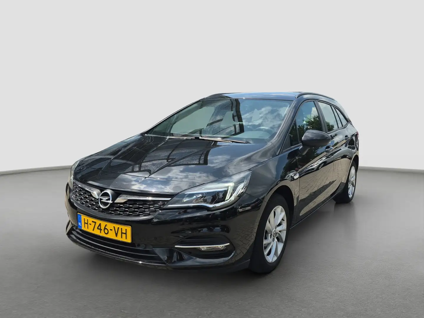 Opel Astra Sports Tourer 1.2 Edition | Achteruitrijcamera | A Zwart - 1