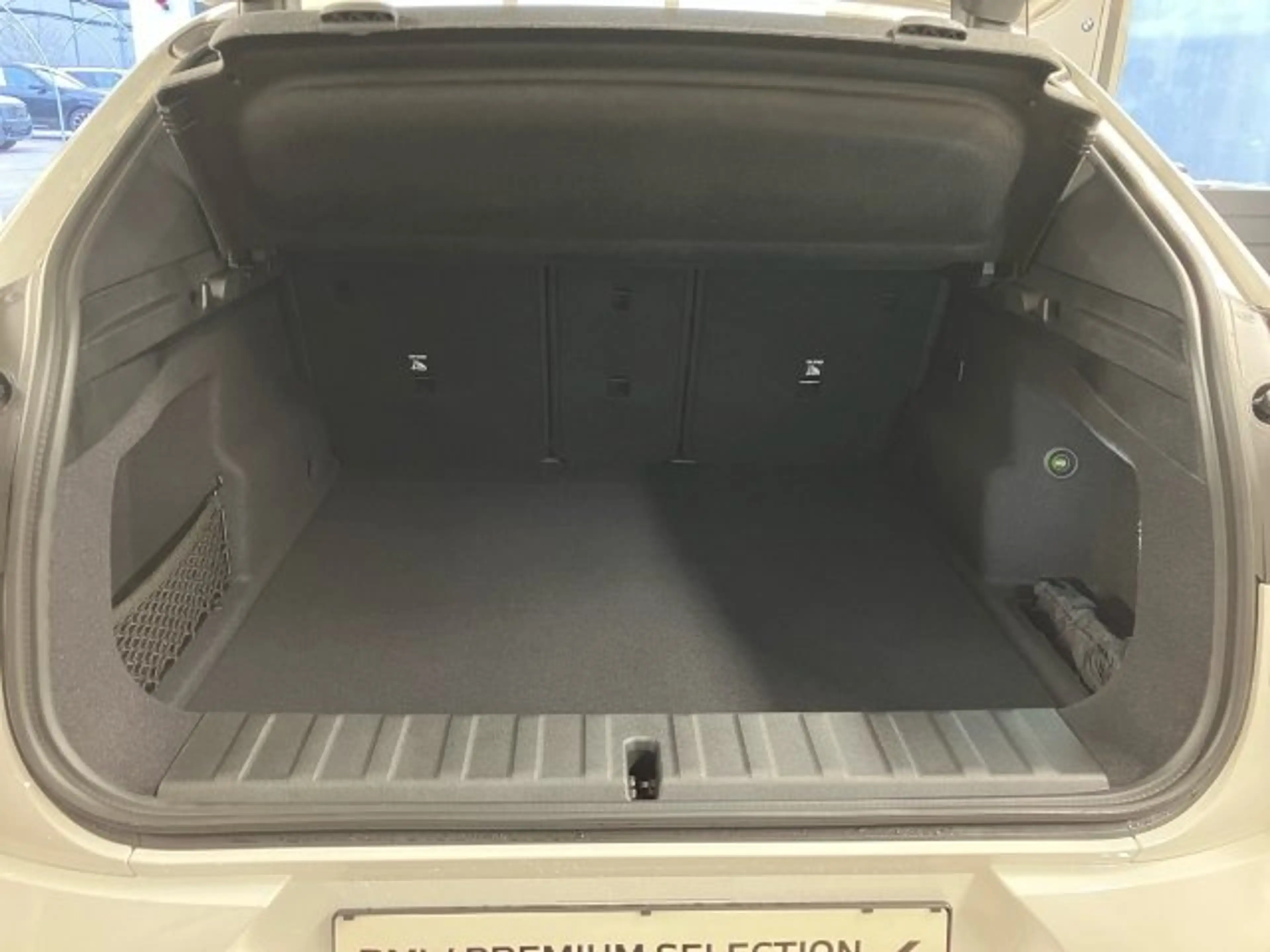 BMW iX2 eDrive 20 U10 — photo 10