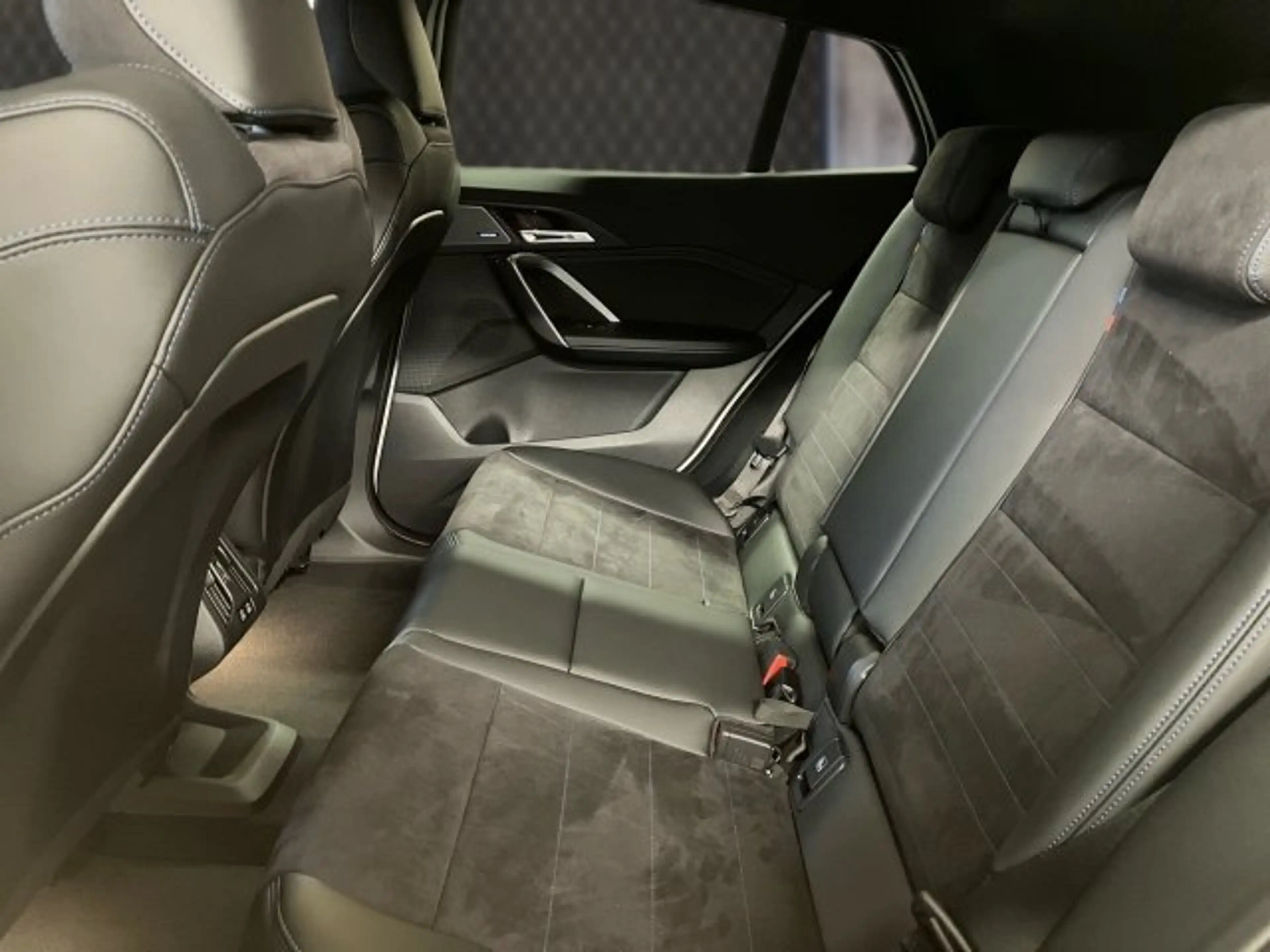 BMW iX2 eDrive 20 U10 — photo 9