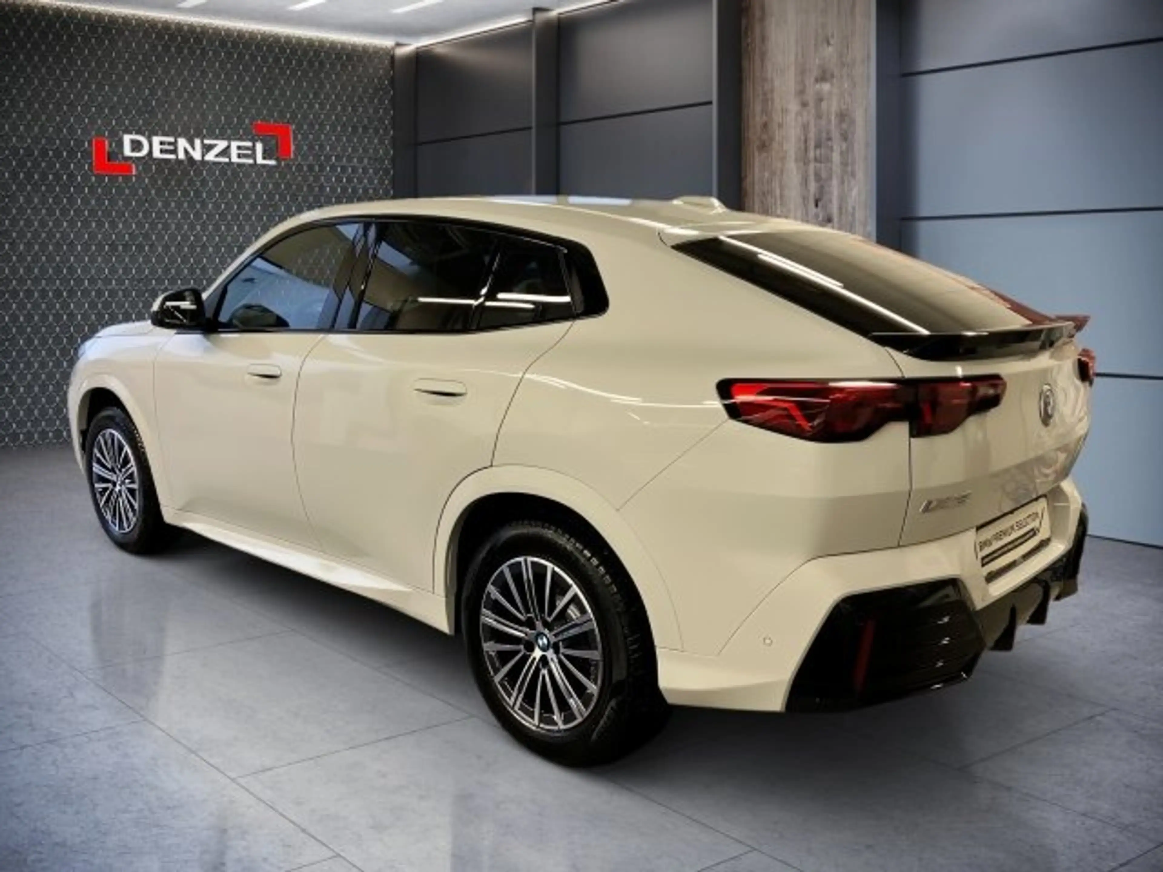 BMW iX2 eDrive 20 U10 — photo 3
