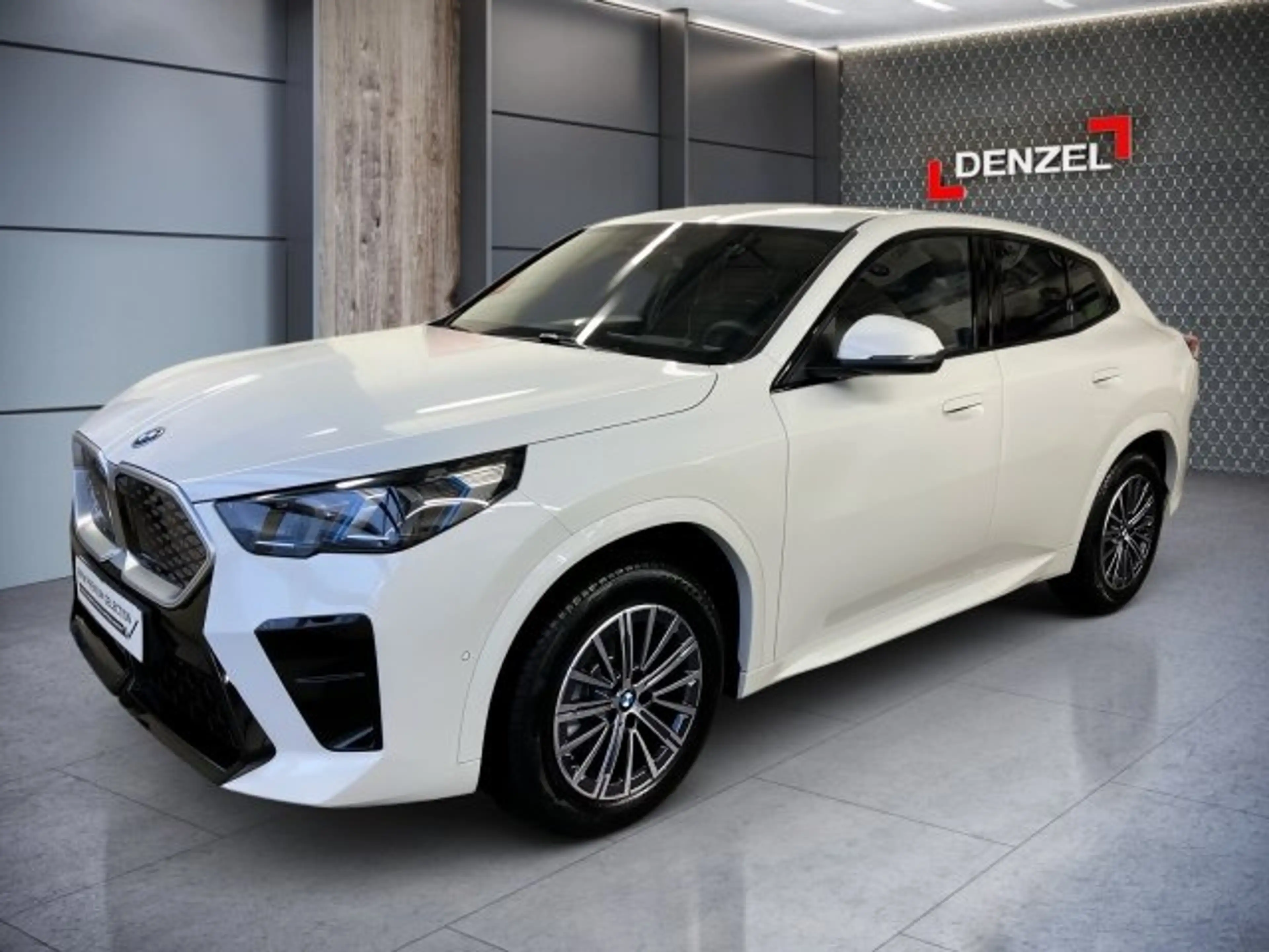 BMW iX2 eDrive 20 U10