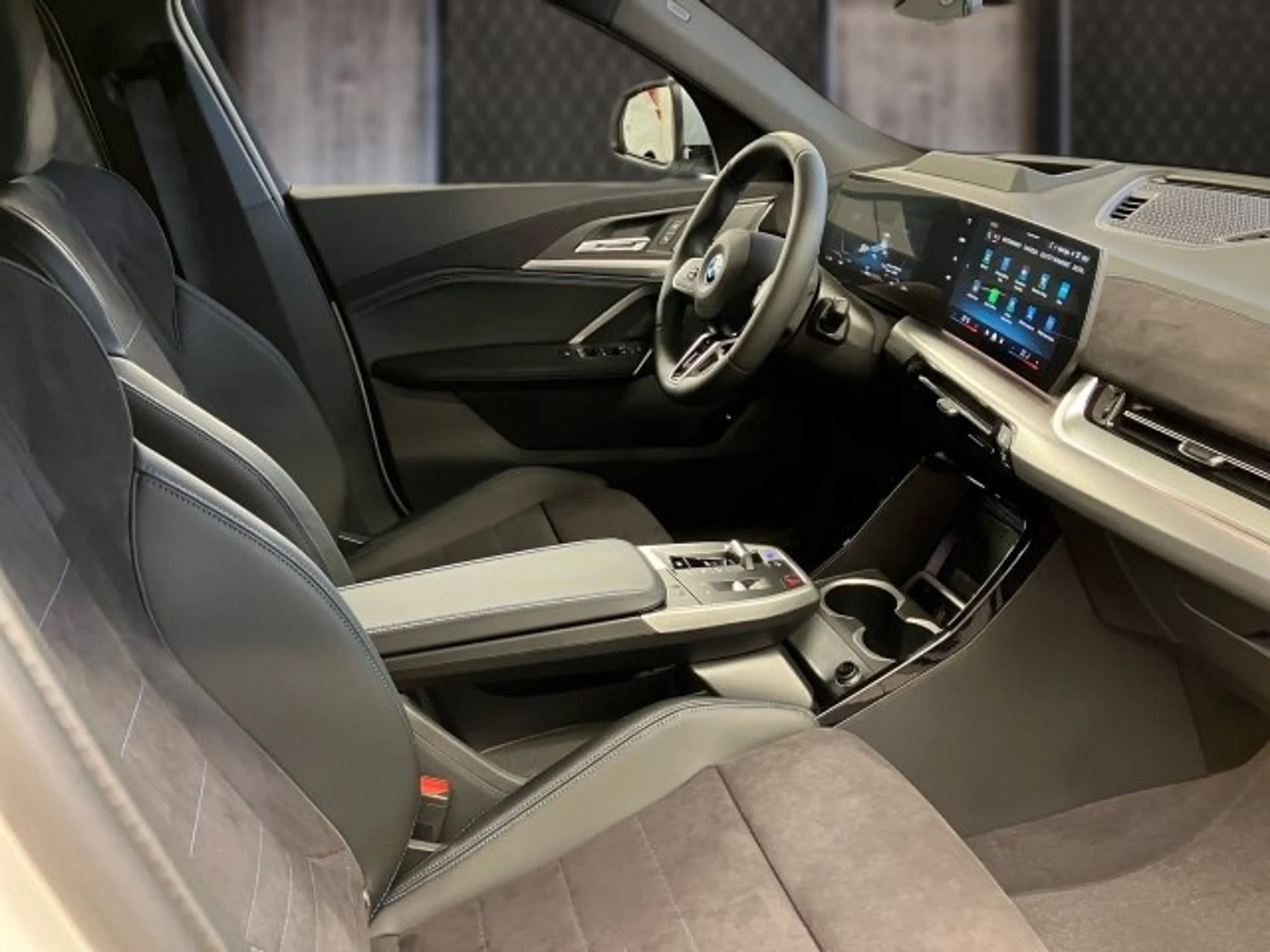BMW iX2 eDrive 20 U10 — photo 6