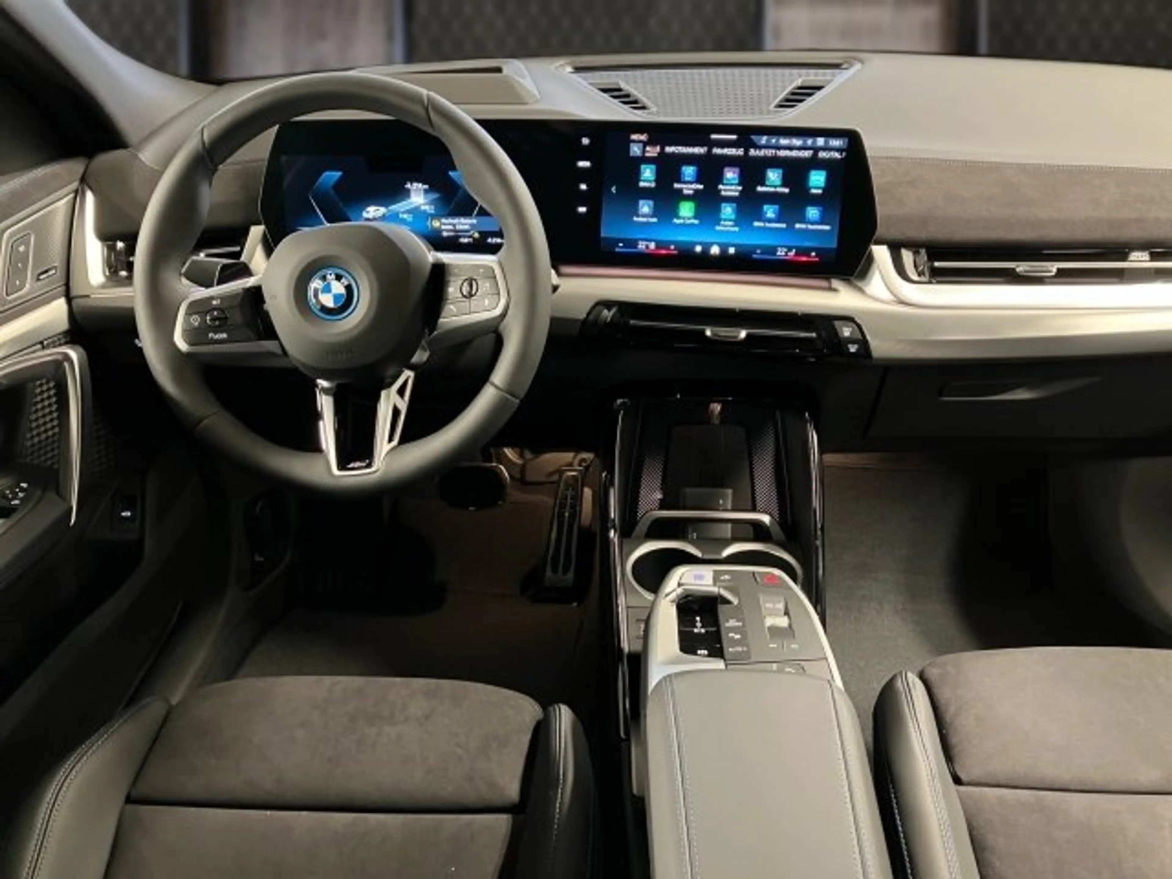 BMW iX2 eDrive 20 U10 — photo 7