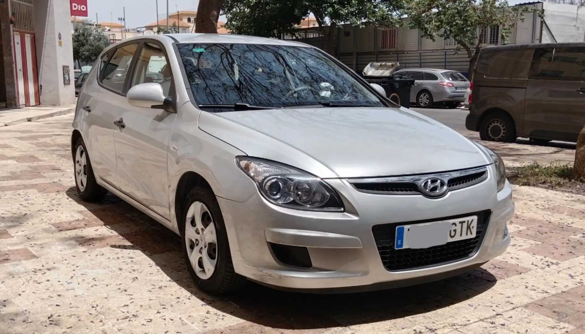 Hyundai i30 1.6 CRDi Classic GL Šedá - 1