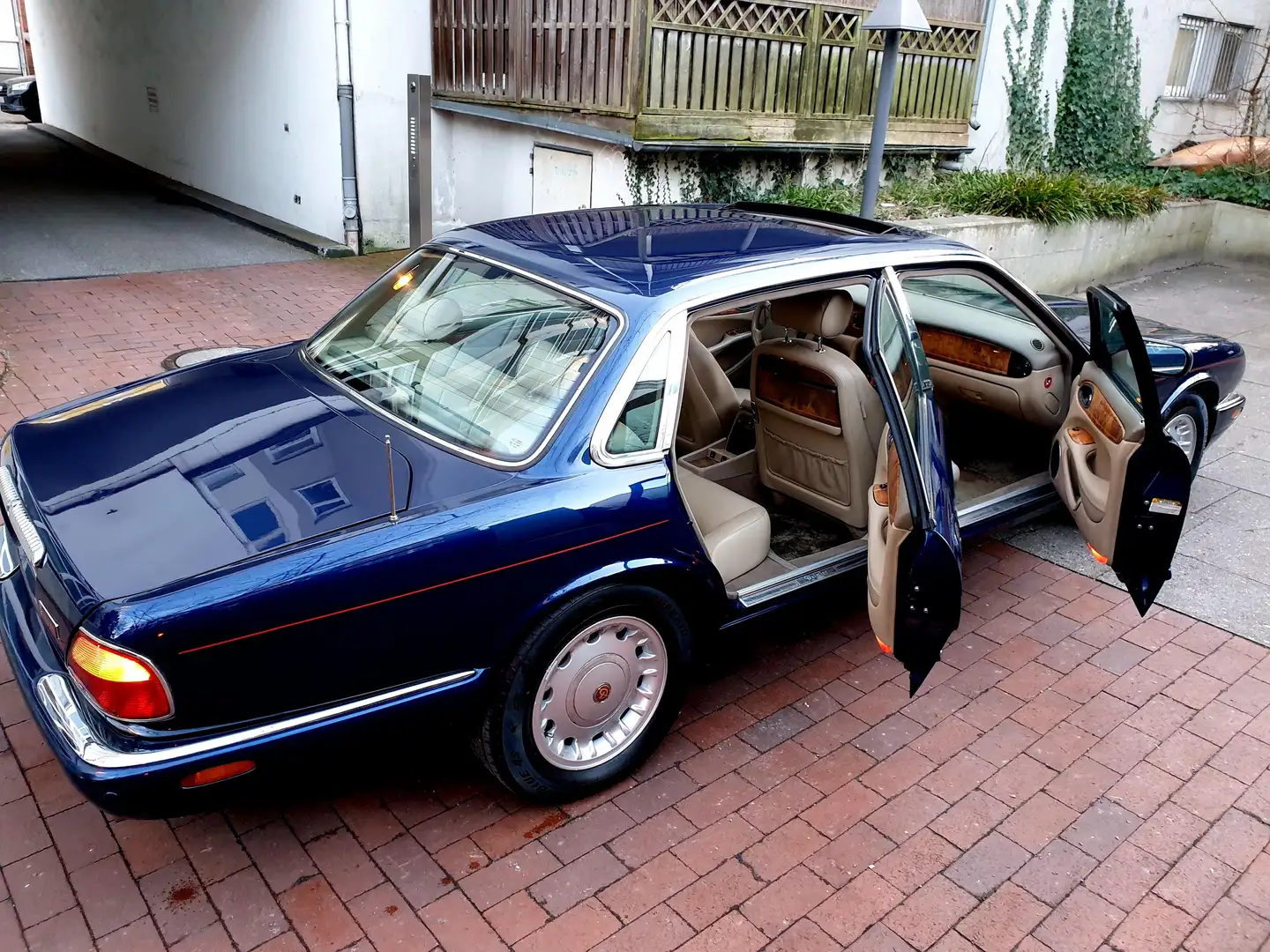 Jaguar Daimler Vanden Plas lg.Radstand*Motor NEU rev. aus 1. Hand Blau - 1