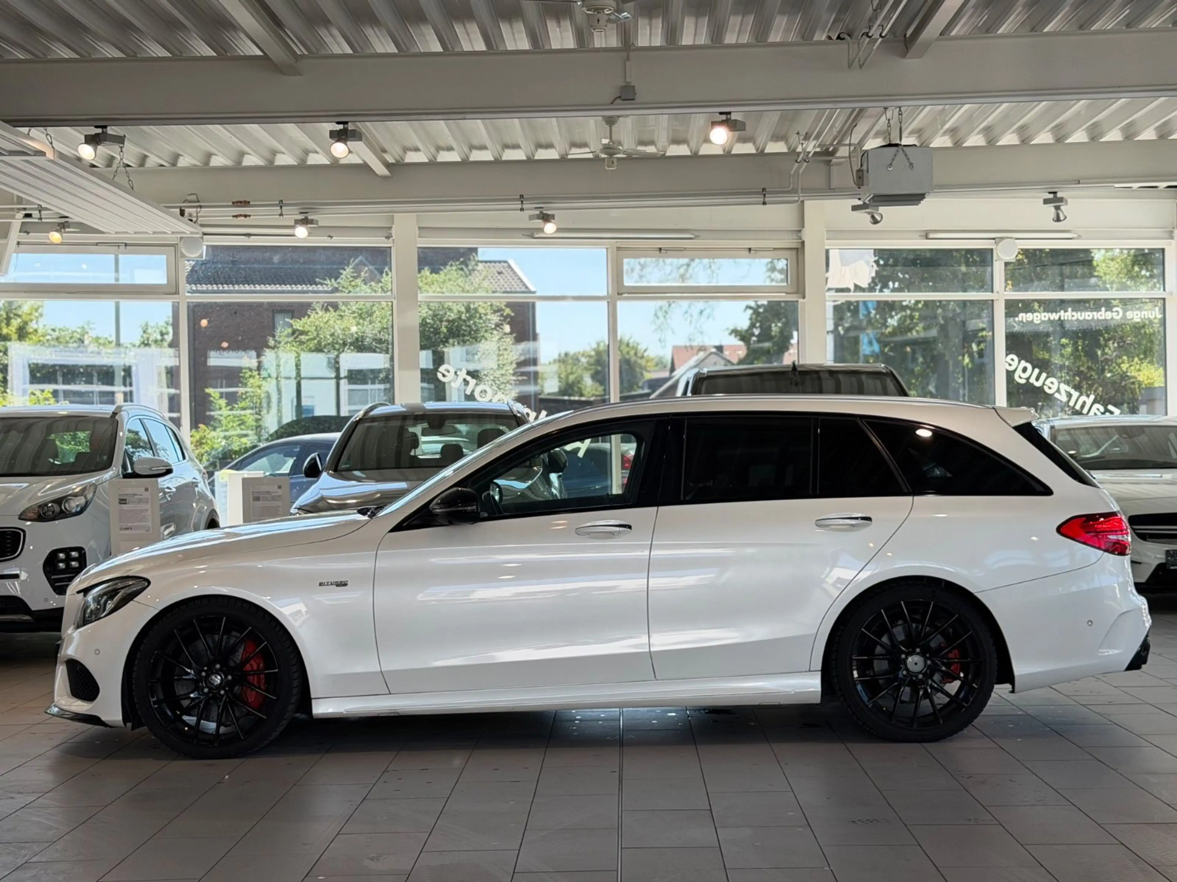 Mercedes-Benz C 43 AMG T 4MATIC*NAVI*360° *PANO *S-DACH *LED * — photo 4