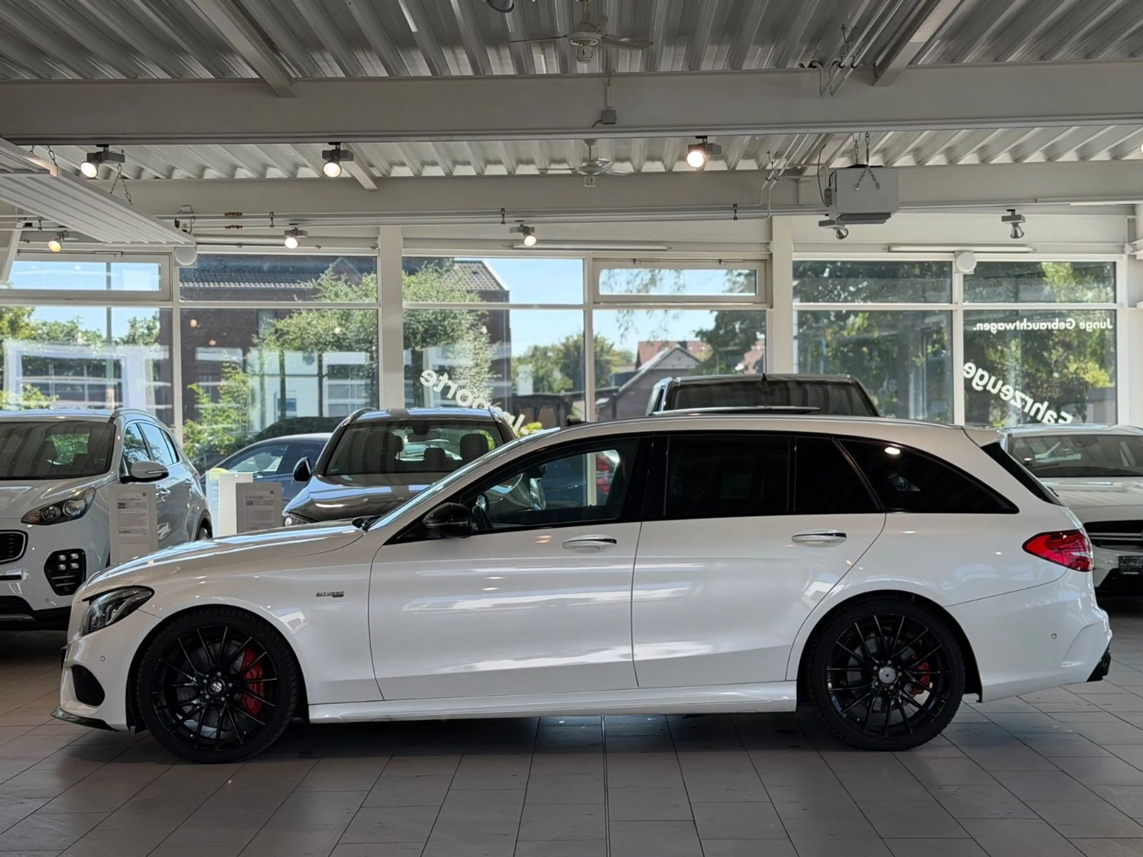 Mercedes-Benz C 43 AMG T 4MATIC*NAVI*360° *PANO *S-DACH *LED * — photo 3