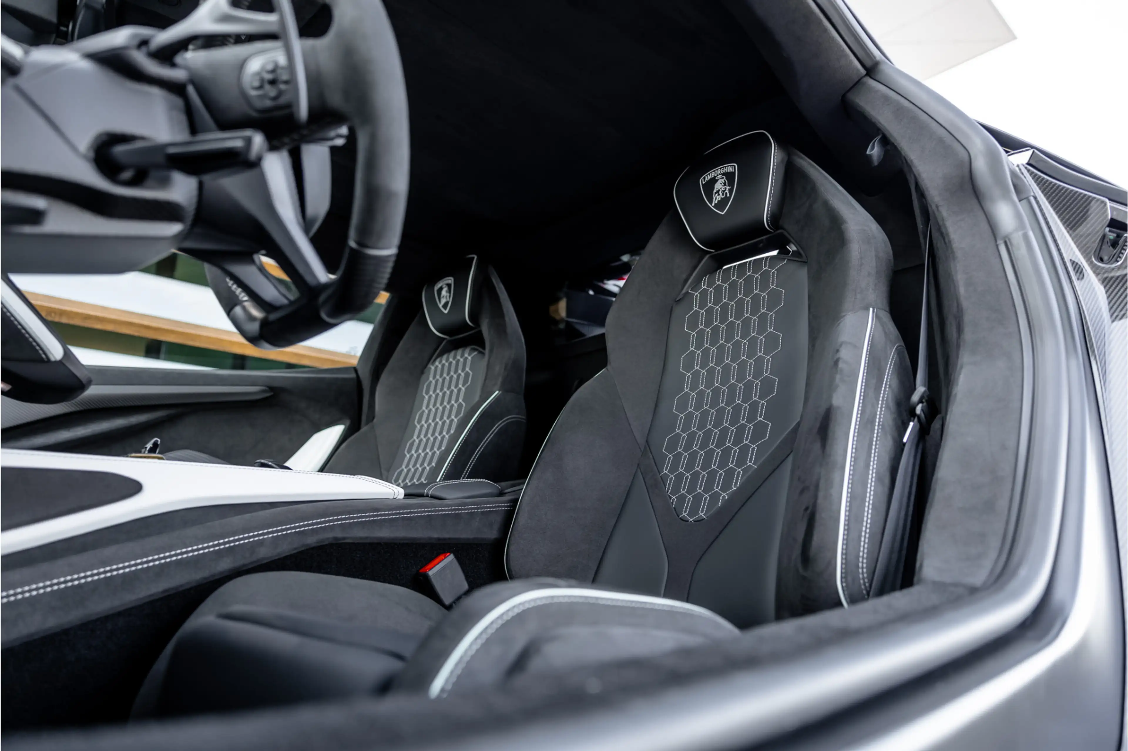 Lamborghini Revuelto 6.5 V12 - Nieuwe Auto | Origineel NL | Carbon | Pa — photo 26