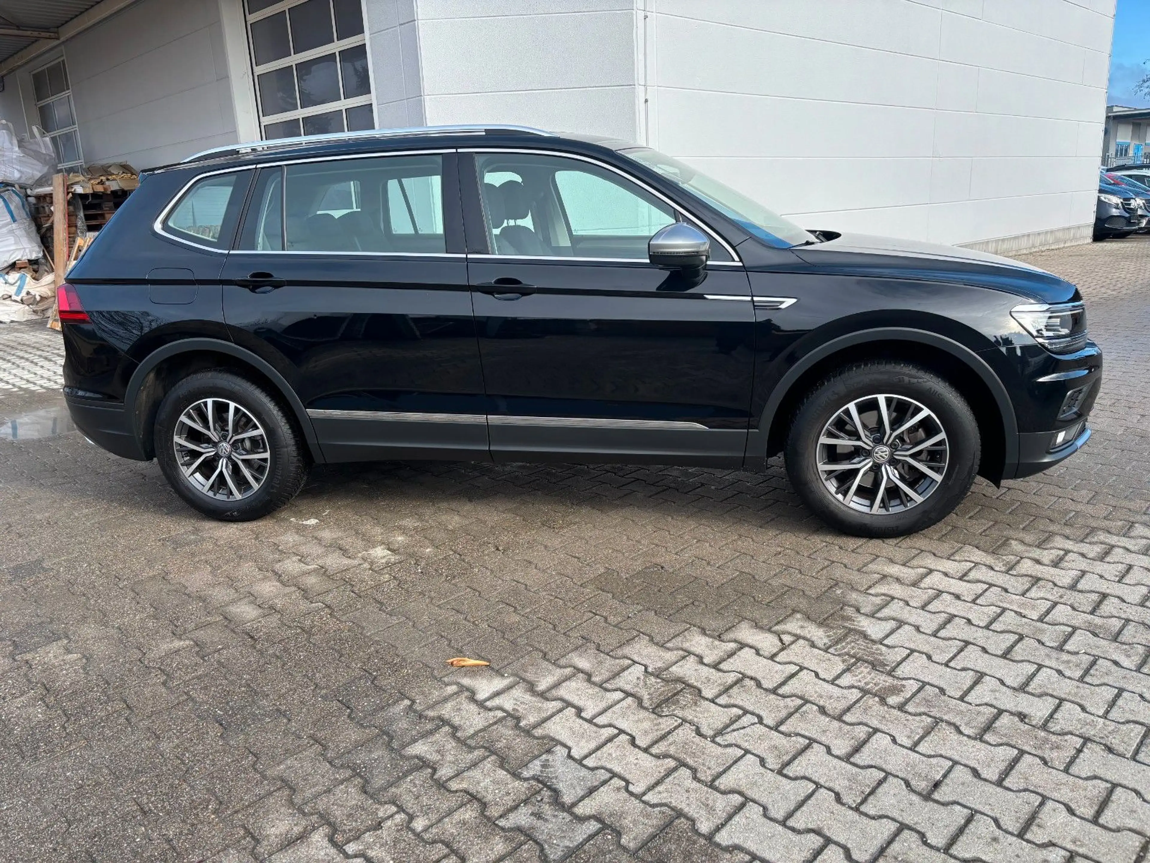 Volkswagen Tiguan Allspace AHK*NAV*ACC*SPUR*TOTWINK*LED*PDC — photo 9