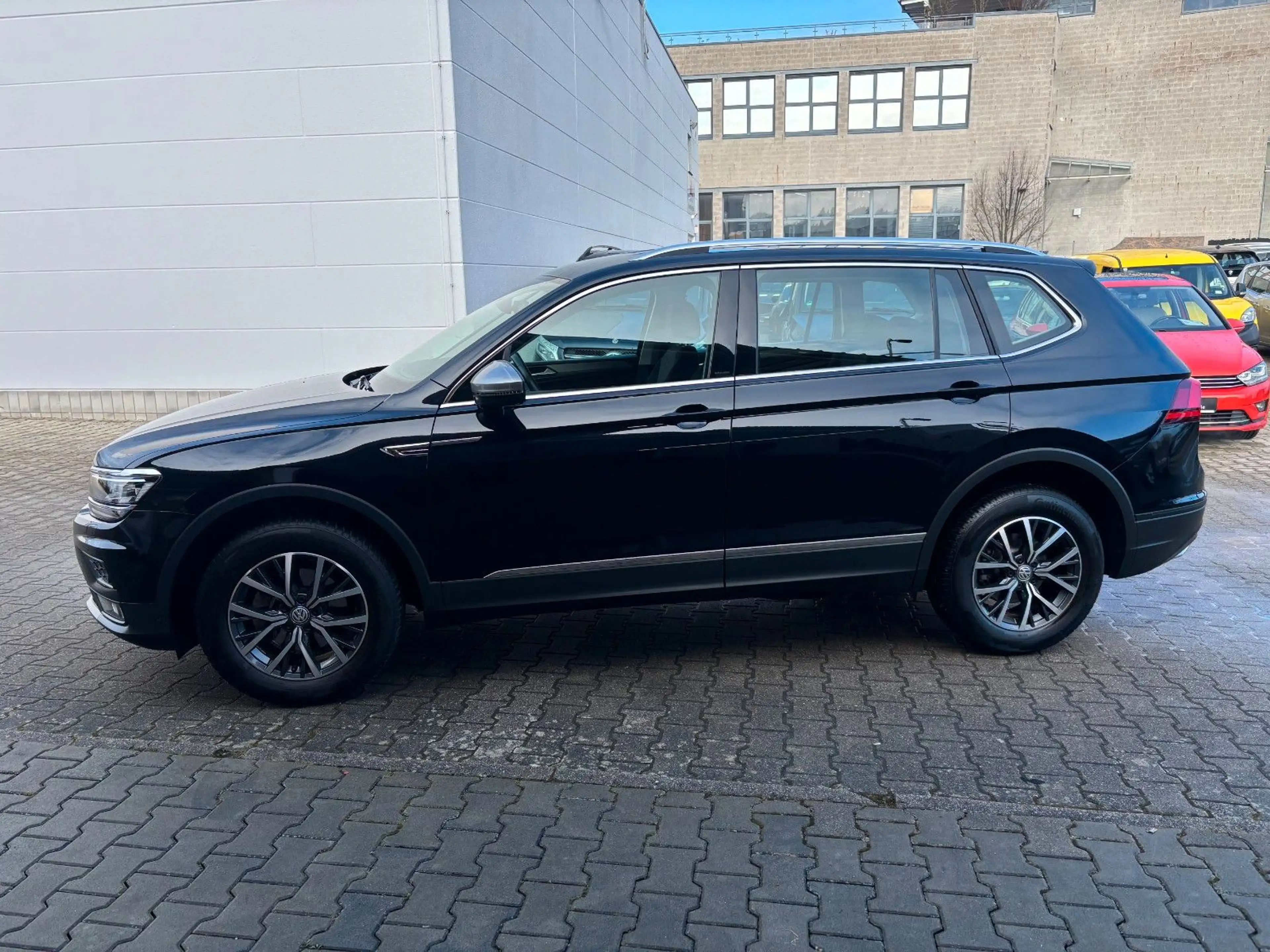 Volkswagen Tiguan Allspace AHK*NAV*ACC*SPUR*TOTWINK*LED*PDC — photo 8