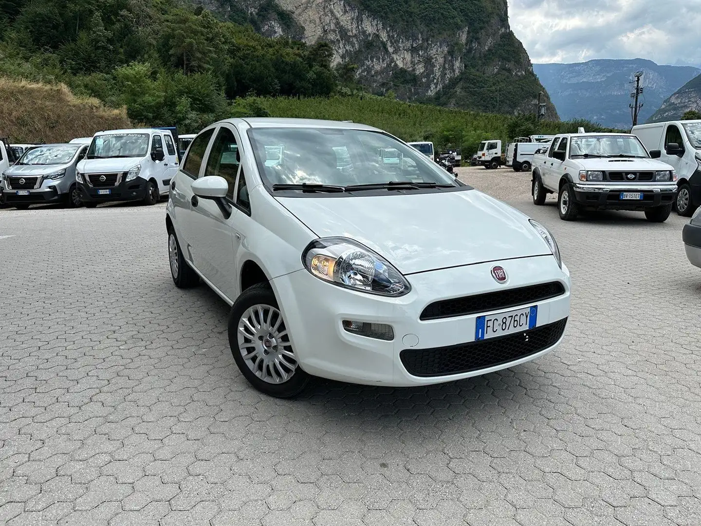Fiat Punto Punto III 2012 5p 1.4 natural power Young 70cv Weiß - 1