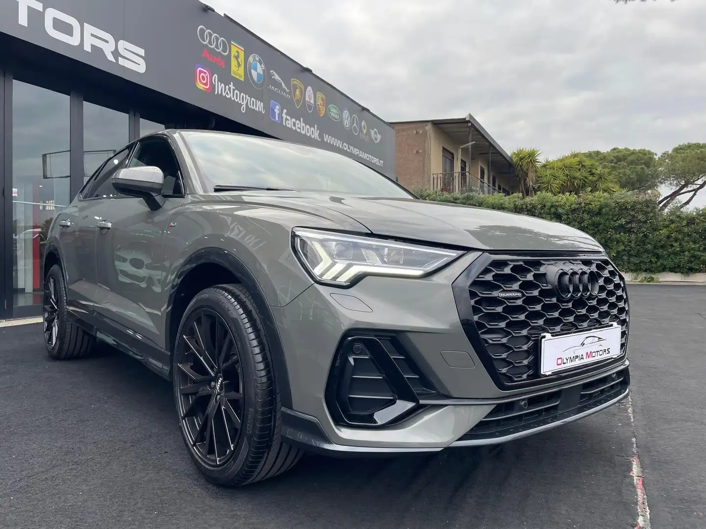 Audi Q3 45 TFSI SPB Q4 S LINE 20 MATRIX KAMERA Grigio - 2