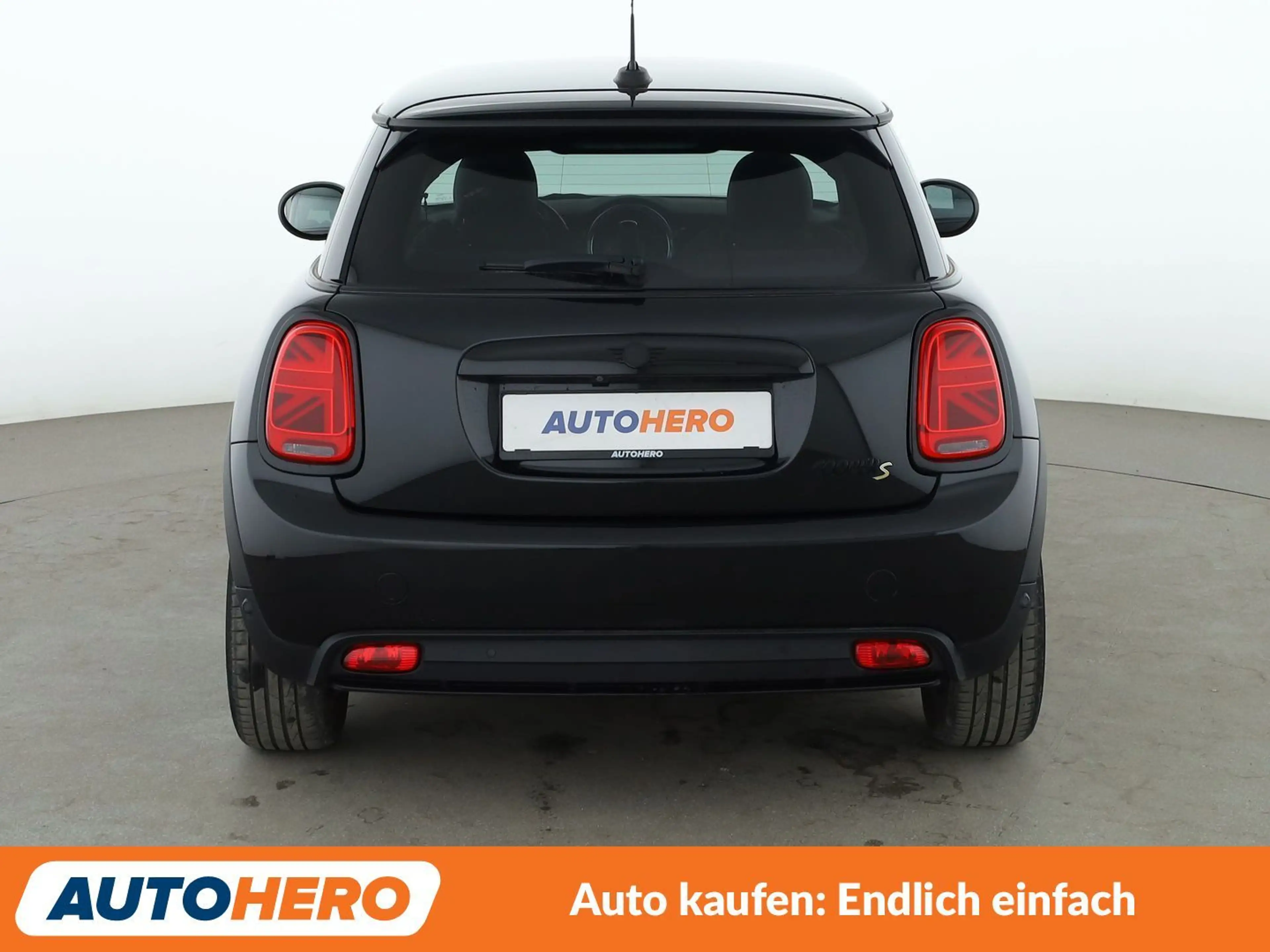 MINI Cooper SE Cooper SE Classic Trim — photo 5