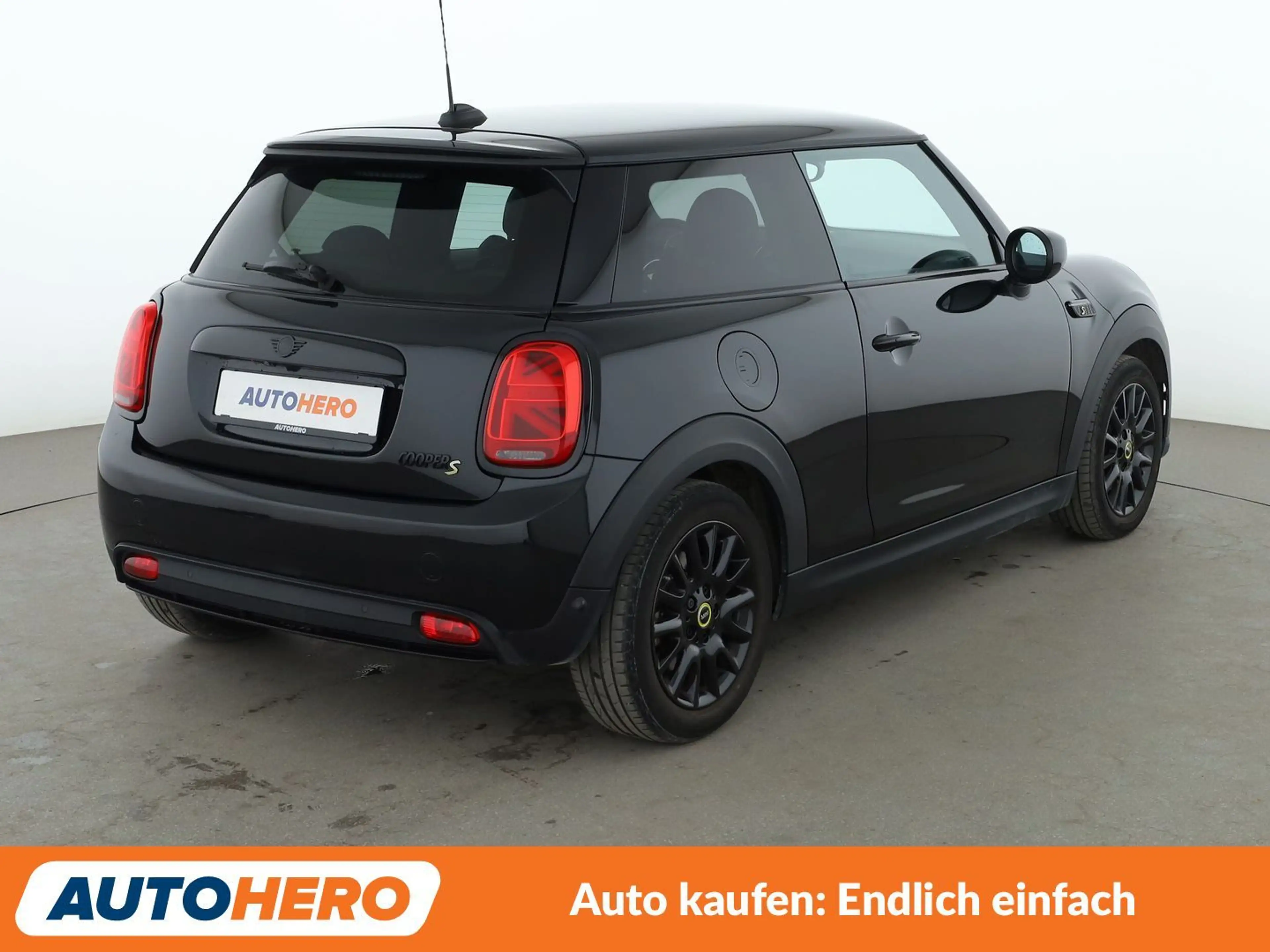 MINI Cooper SE Cooper SE Classic Trim — photo 6