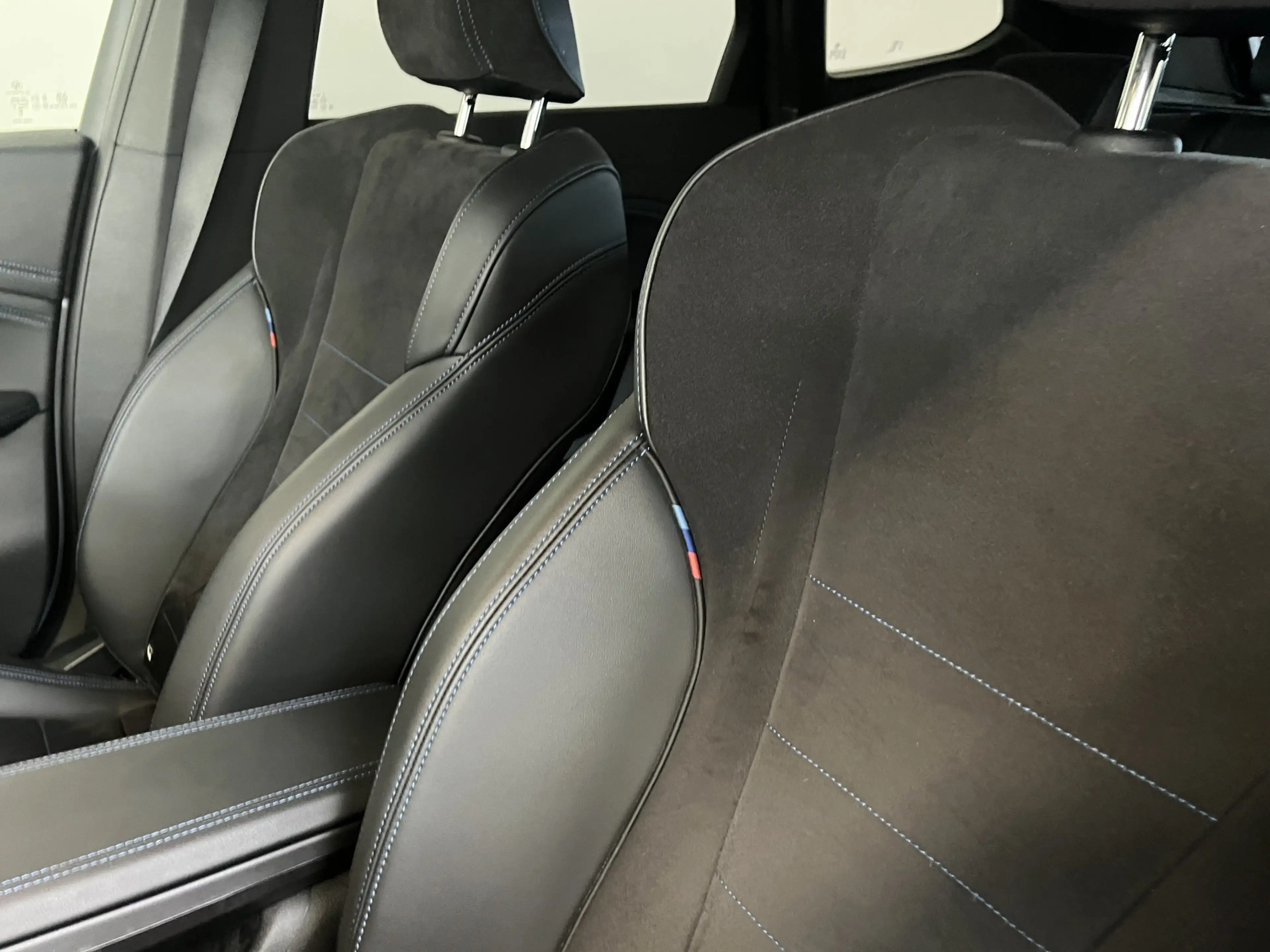 BMW iX1 eDrive20 67 kWh M-Sport | Panorama | 20" | Massage — photo 13