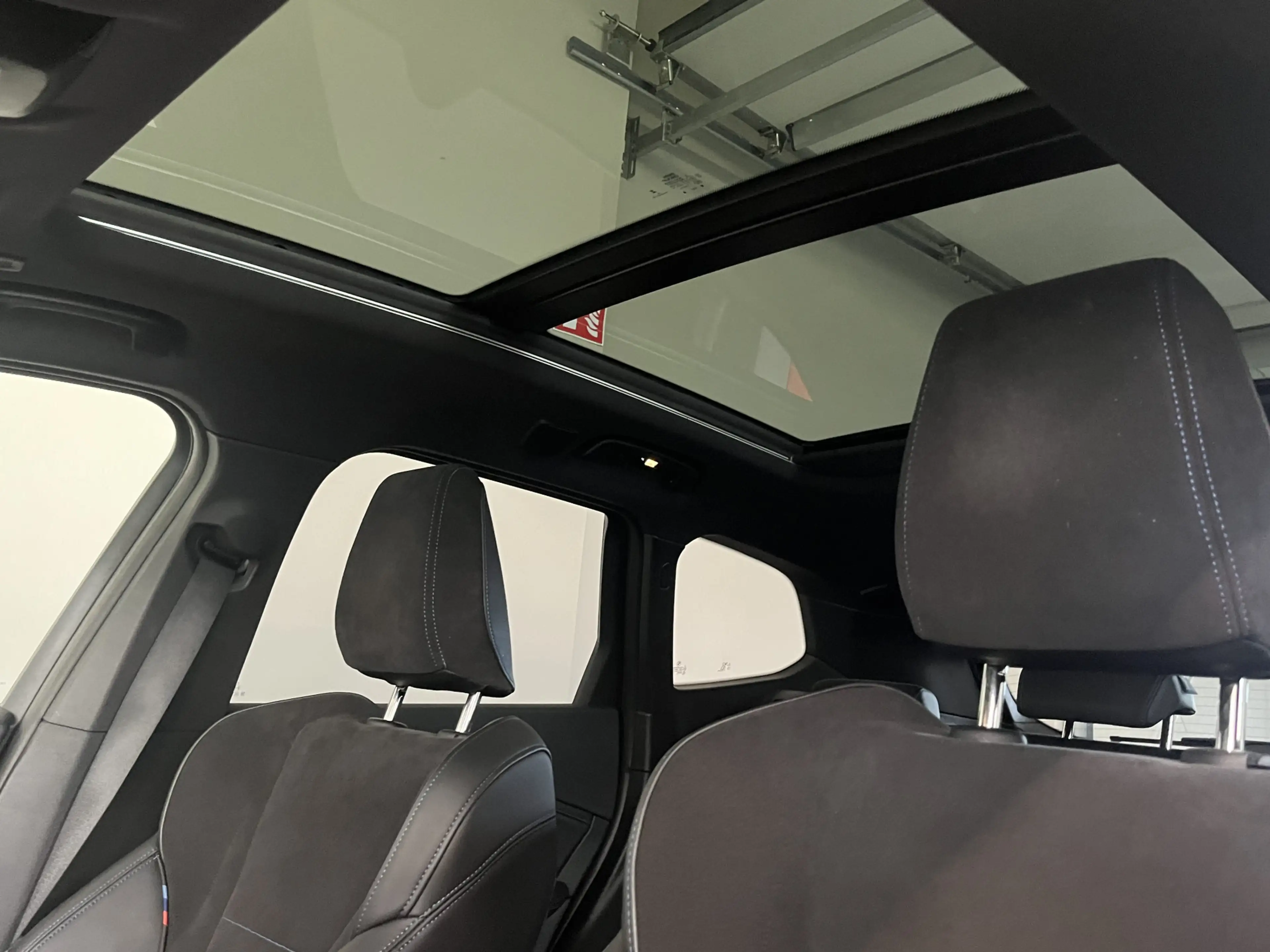 BMW iX1 eDrive20 67 kWh M-Sport | Panorama | 20" | Massage — photo 14