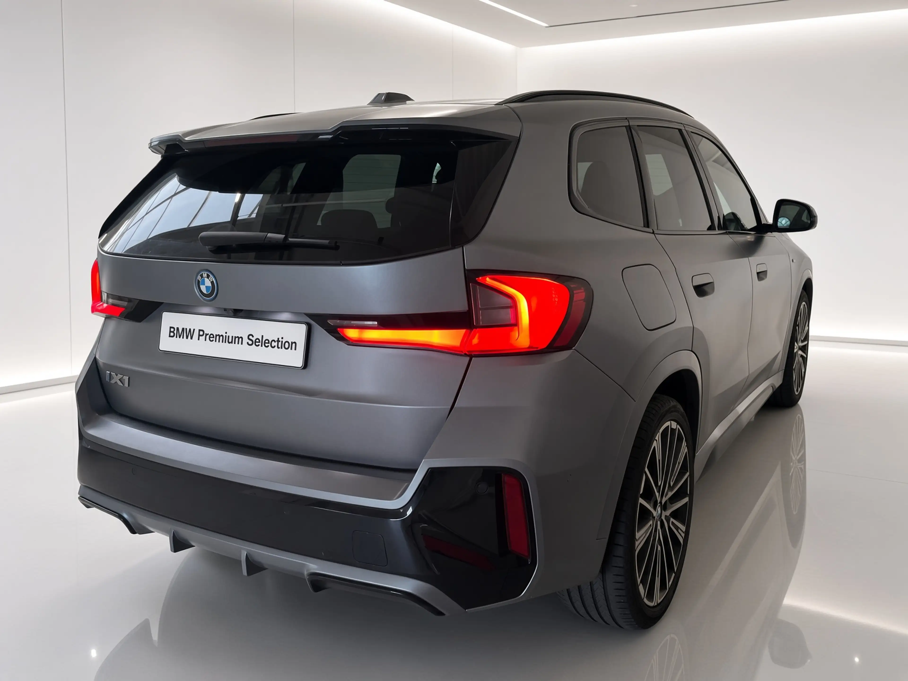 BMW iX1 eDrive20 67 kWh M-Sport | Panorama | 20" | Massage — photo 4