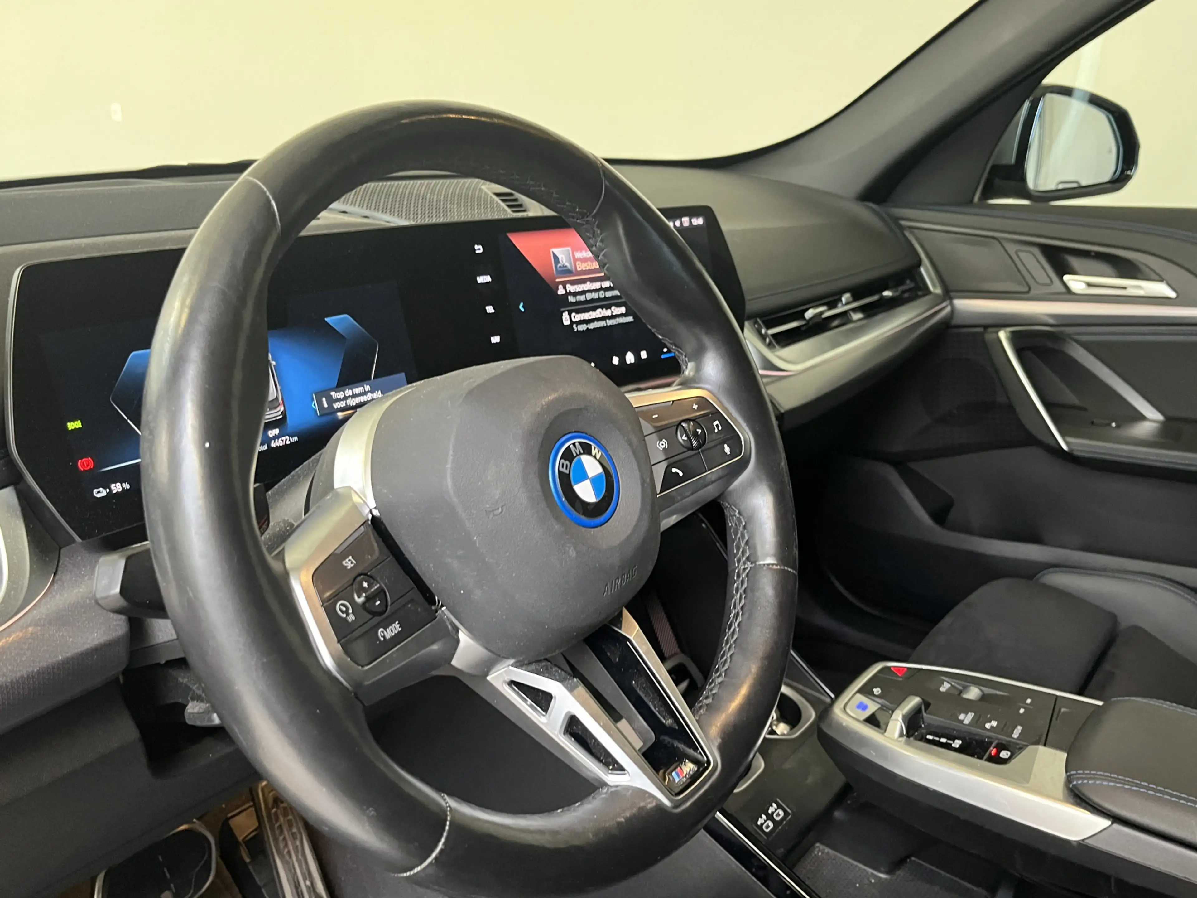 BMW iX1 eDrive20 67 kWh M-Sport | Panorama | 20" | Massage — photo 15