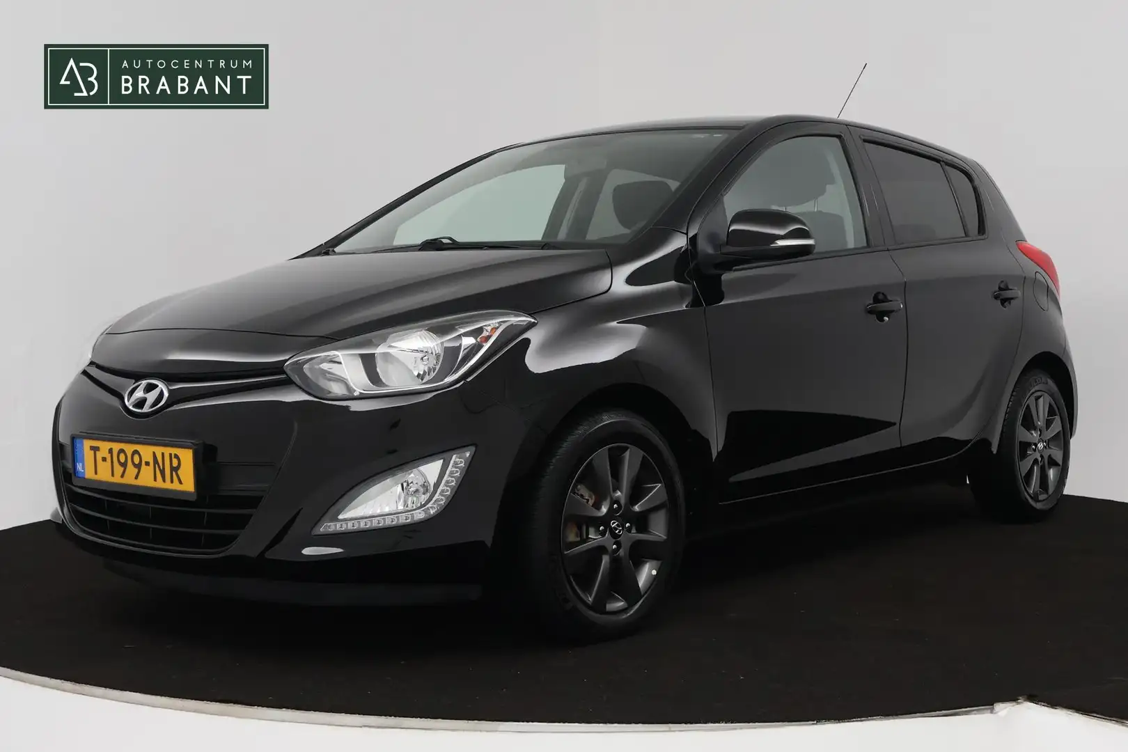 Hyundai i20 1.2i i-Vision (PARKEERSENSOREN, ACHTERUITRIJCAMERA Zwart - 1